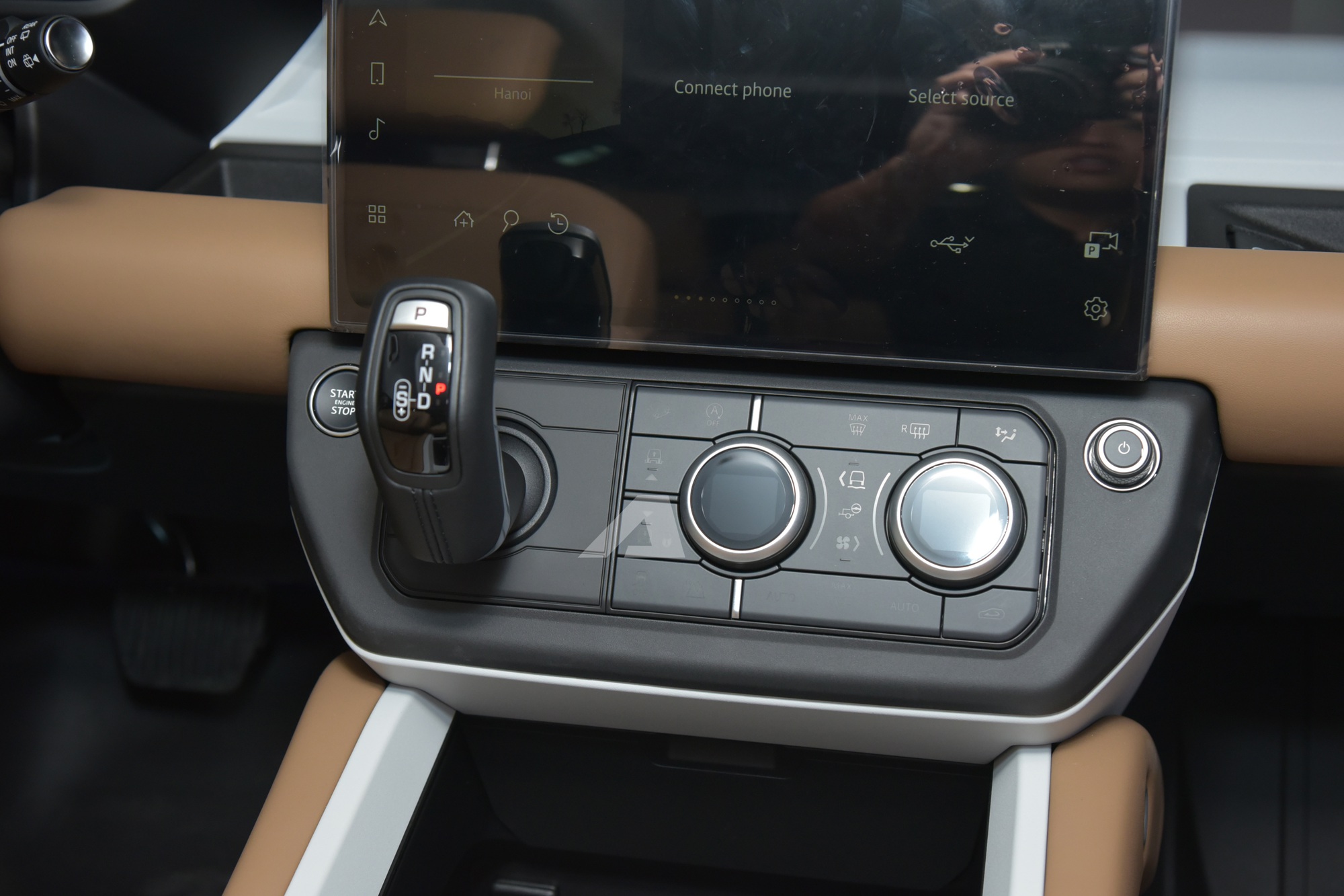 Land Rover Defender 2026 ra mắt Việt Nam: Giá từ 5,1 tỷ đồng, màn hình khủng, có ghế ông chủ và công nghệ off-road 'nhàn tênh' - Ảnh 22.