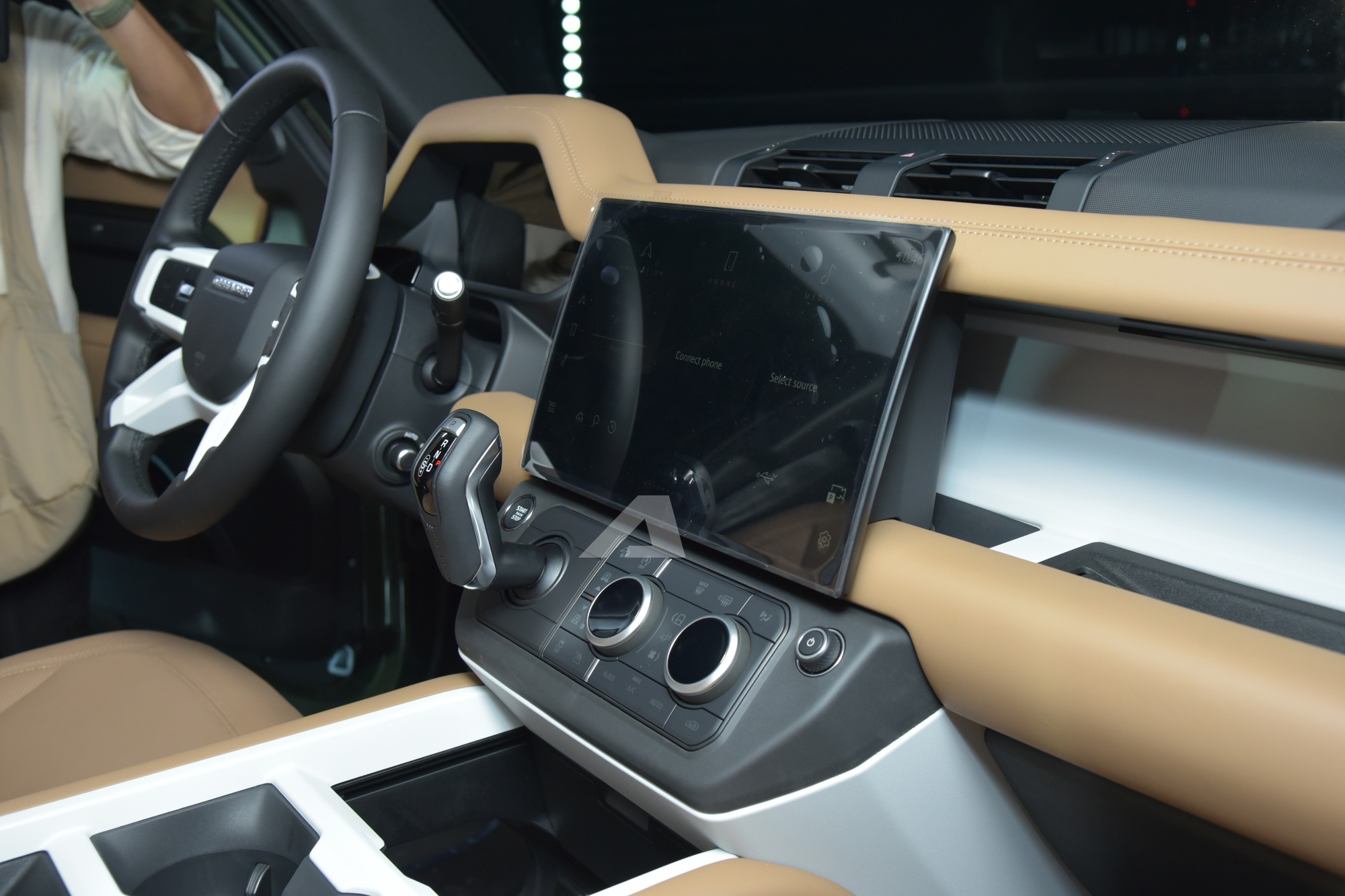 Land Rover Defender 2026 ra mắt Việt Nam: Giá từ 5,1 tỷ đồng, màn hình khủng, có ghế ông chủ và công nghệ off-road 'nhàn tênh' - Ảnh 23.