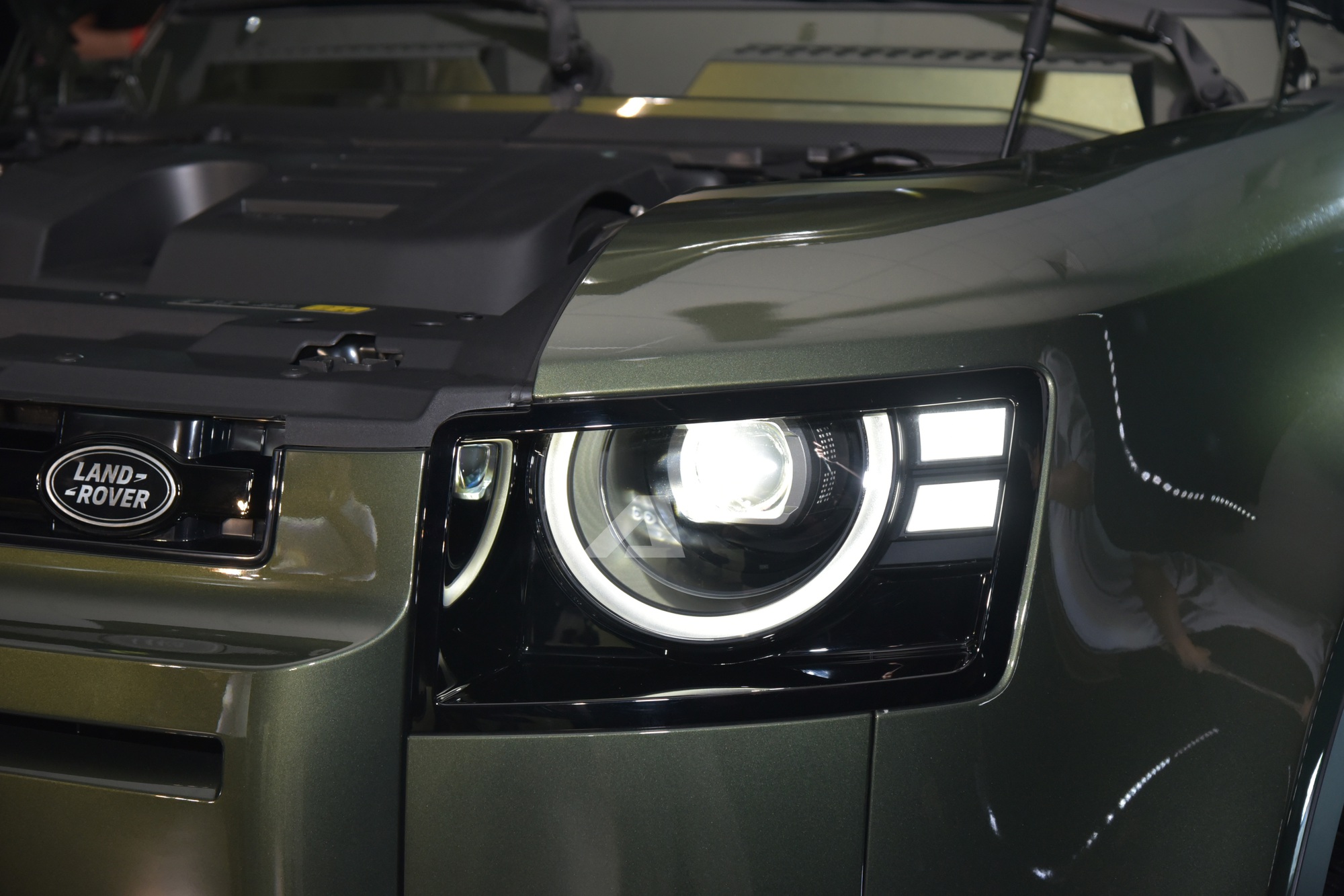 Land Rover Defender 2026 ra mắt Việt Nam: Giá từ 5,1 tỷ đồng, màn hình khủng, có ghế ông chủ và công nghệ off-road 'nhàn tênh' - Ảnh 16.