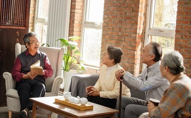 Sau khi nghỉ hưu, dù mối quan hệ của bạn có tốt đến đâu cũng đừng mời 4 kiểu người này đến nhà- Ảnh 2.