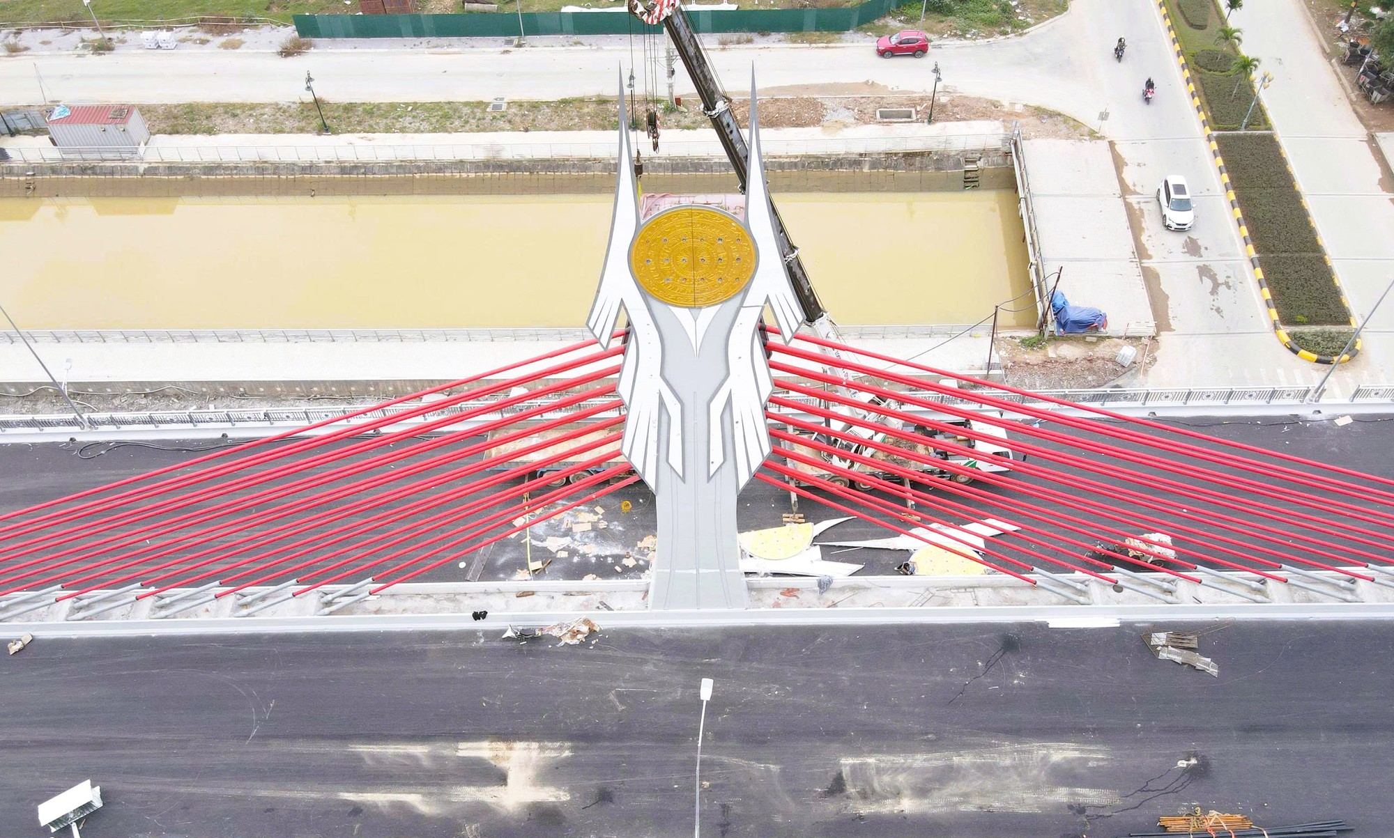 Cầu dây văng đầu tiên vượt đường sắt Bắc - Nam ở Thanh Hóa - Ảnh 6.