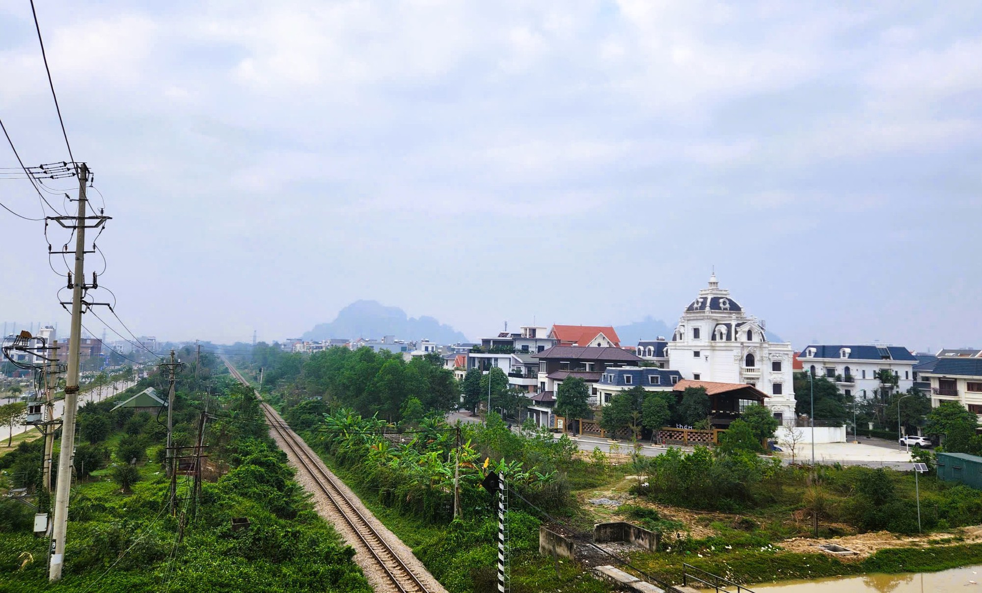 Cầu dây văng đầu tiên vượt đường sắt Bắc - Nam ở Thanh Hóa - Ảnh 10.