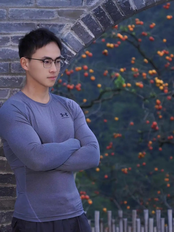 Bí thư thôn sinh năm 1997 mặc áo ba lỗ quảng bá nông sản địa phương: Bán "cháy hàng", 20 triệu người xem - Ảnh 2.