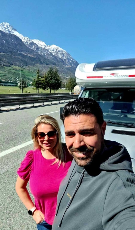 Cặp vợ chồng KIẾM THÊM 4,7 tỷ đồng/năm nhờ công việc siêu nhàn: 2 năm mua được nhà 7,3 tỷ đồng- Ảnh 3.