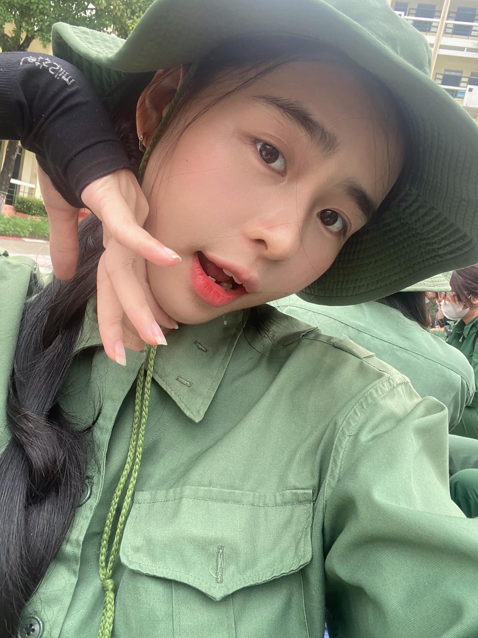 Mê mẩn nhan sắc hotgirl khiến Thanh Nhàn (U22 Việt Nam) yêu xa ngàn cây số, rồi "cưới liền tay" ở độ tuổi rất trẻ - Ảnh 9.