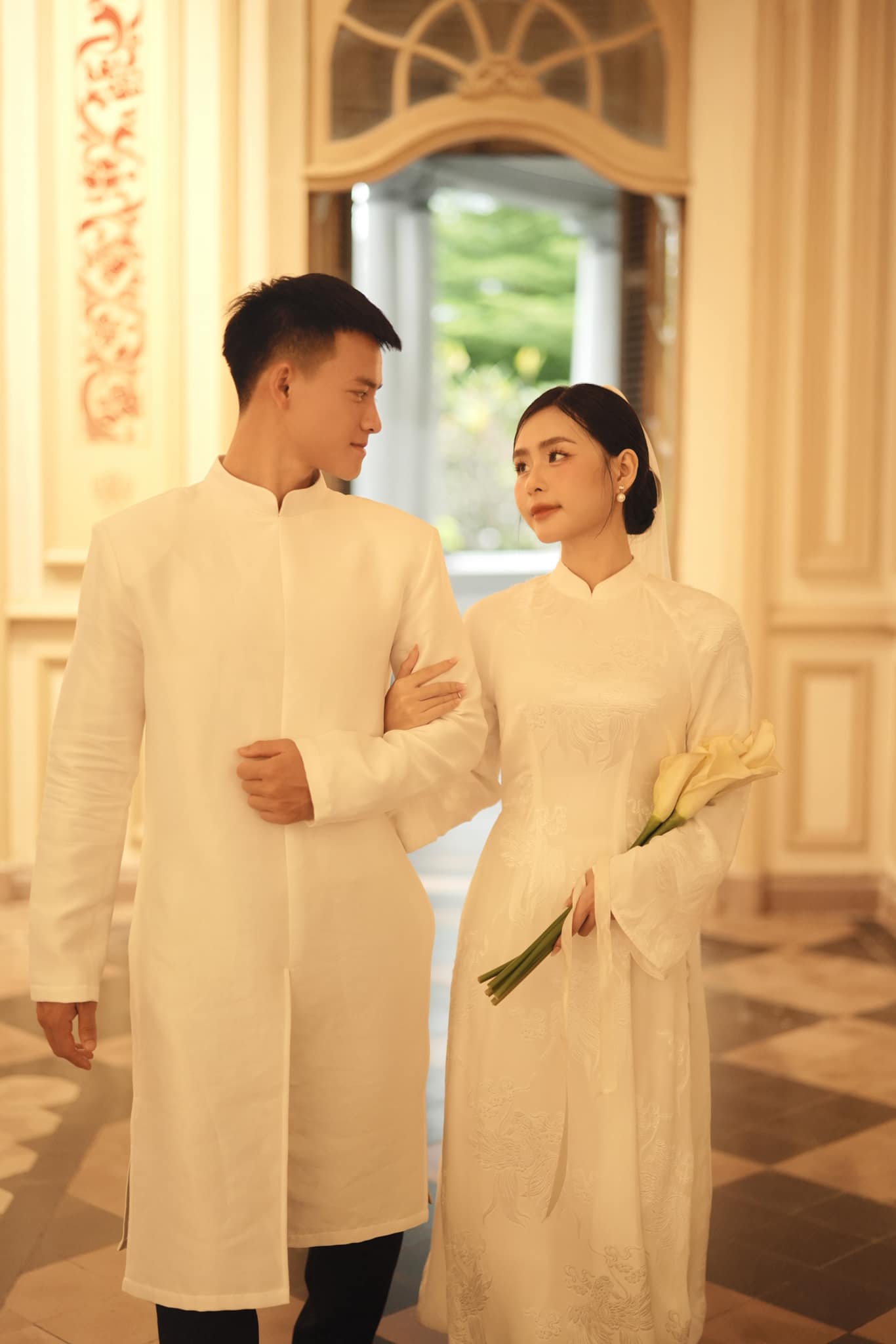 Mê mẩn nhan sắc hotgirl khiến Thanh Nhàn (U22 Việt Nam) yêu xa ngàn cây số, rồi "cưới liền tay" ở độ tuổi rất trẻ - Ảnh 13.