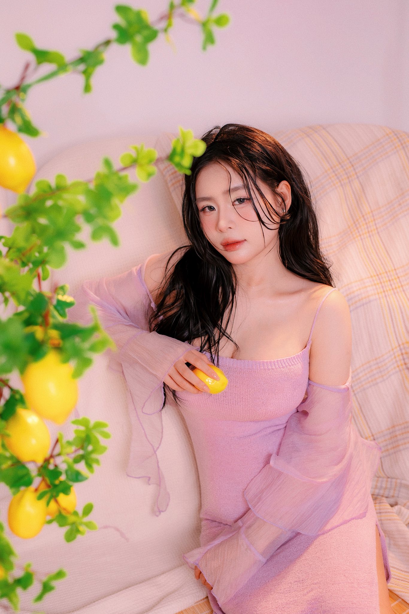 Mê mẩn nhan sắc hotgirl khiến Thanh Nhàn (U22 Việt Nam) yêu xa ngàn cây số, rồi "cưới liền tay" ở độ tuổi rất trẻ - Ảnh 12.