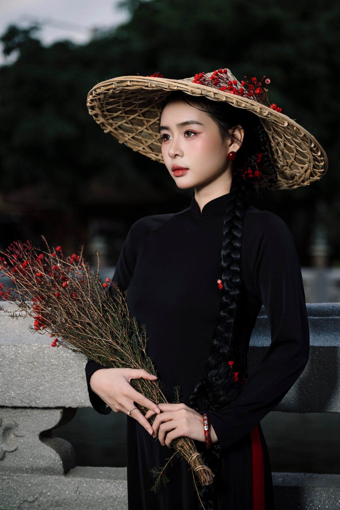 Mê mẩn nhan sắc hotgirl khiến Thanh Nhàn (U22 Việt Nam) yêu xa ngàn cây số, rồi "cưới liền tay" ở độ tuổi rất trẻ - Ảnh 5.