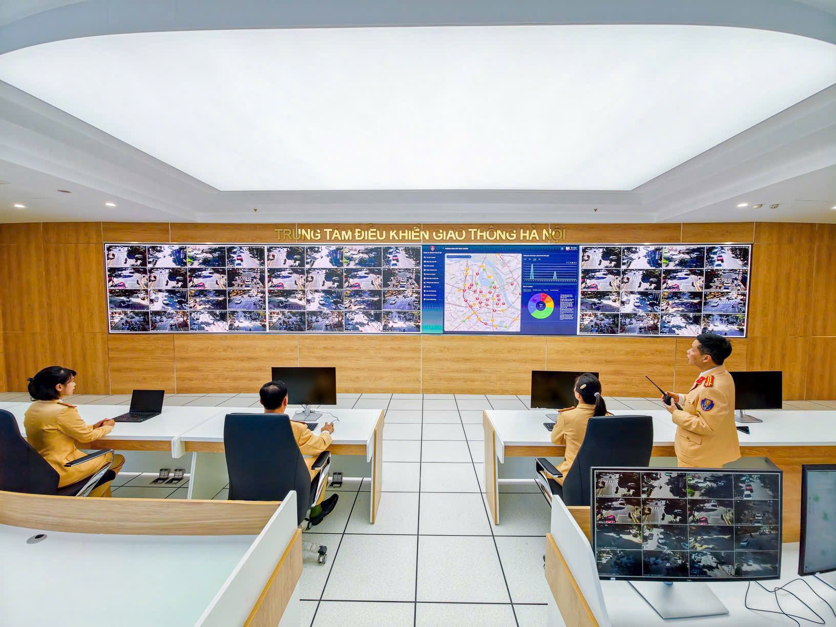 Giao thông Hà Nội sau một tuần ứng dụng camera AI: 100% nút giao tăng năng lực thông hành, ùn tắc giảm rõ rệt - Ảnh 3.