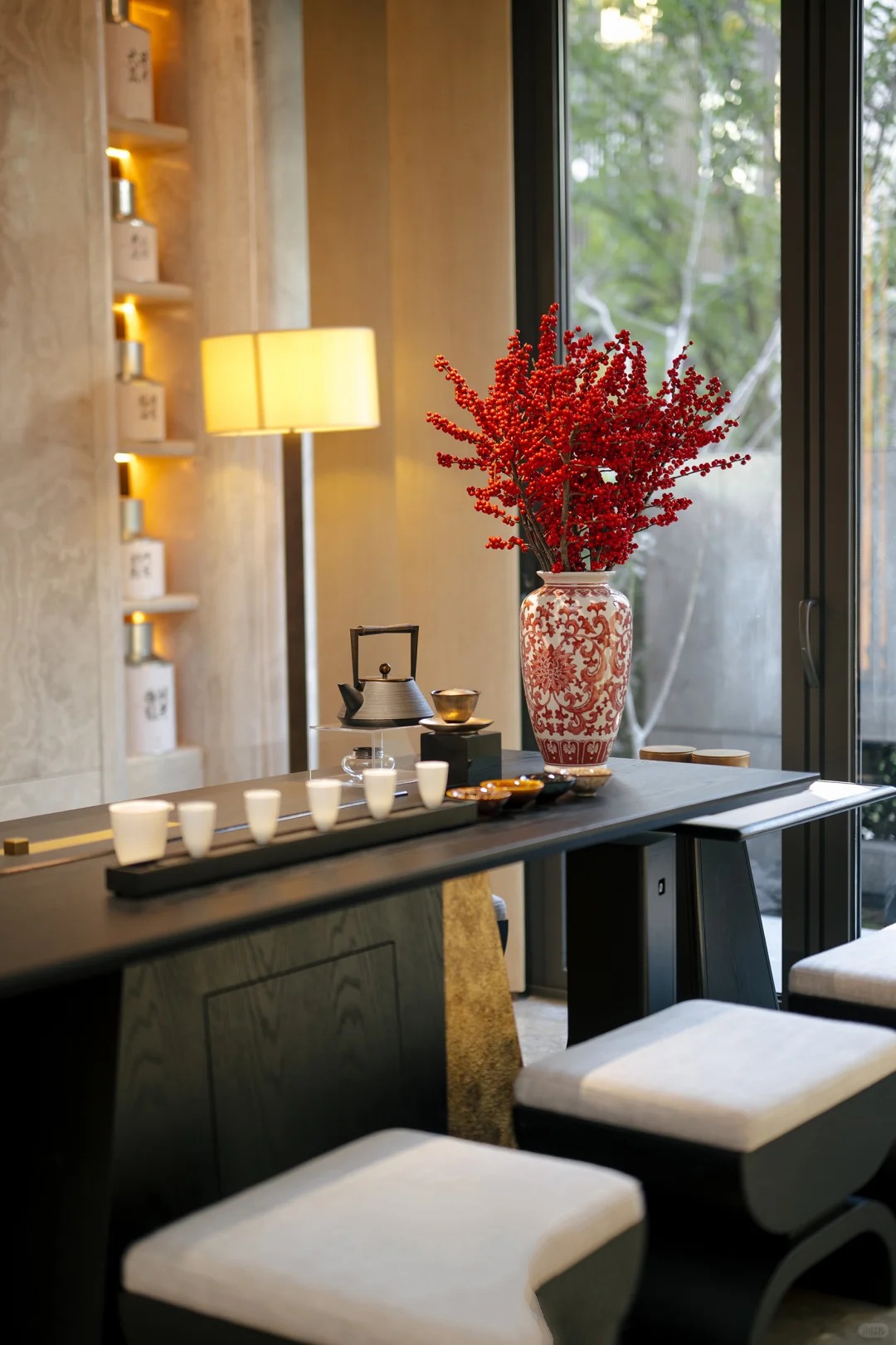 Bí kíp cắm đào đông đỏ chơi bền xuyên Tết 2026: Loài "trân châu đỏ" giúp gia chủ vượng khí, đỏ vận cả năm - Ảnh 5.