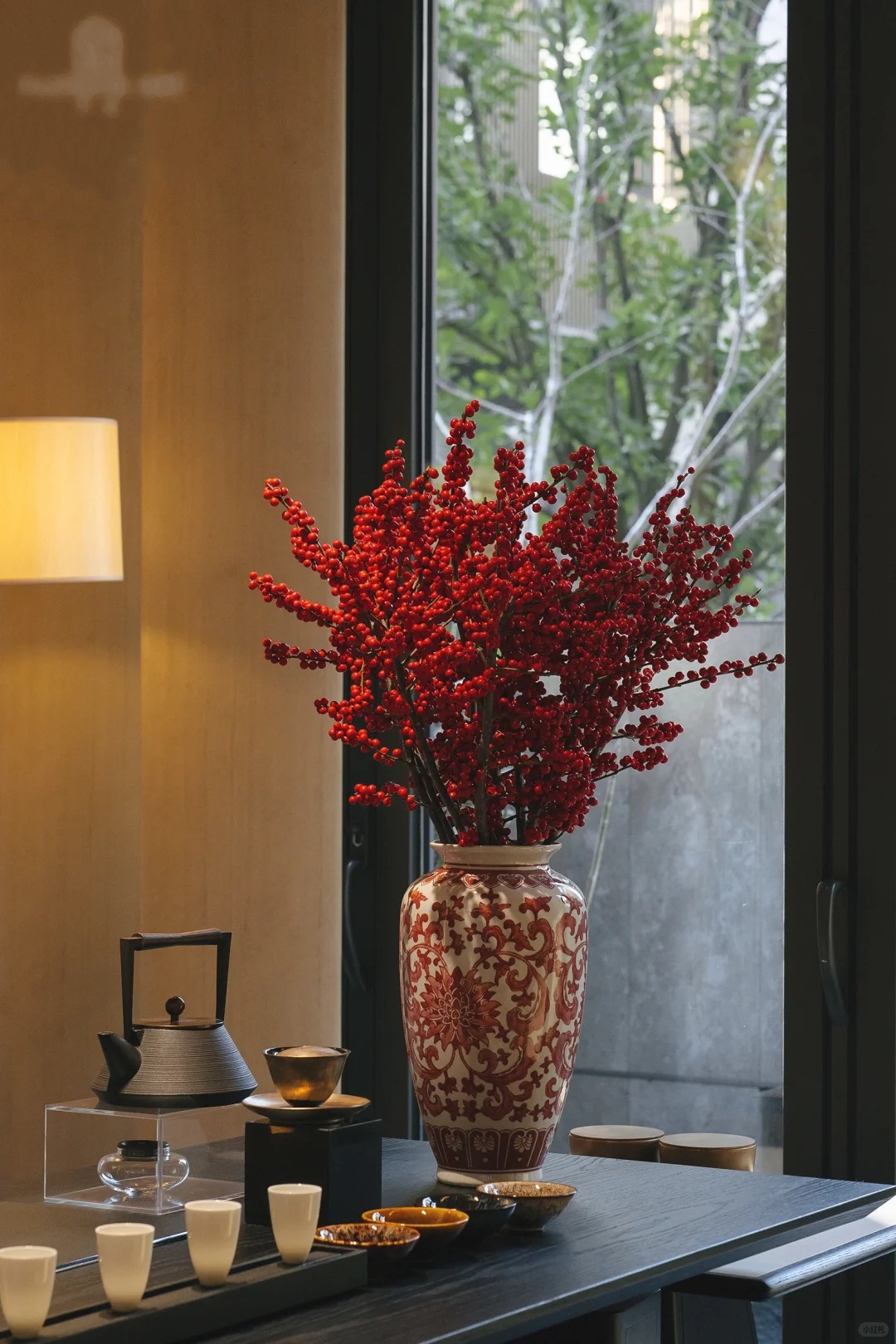 Bí kíp cắm đào đông đỏ chơi bền xuyên Tết 2026: Loài "trân châu đỏ" giúp gia chủ vượng khí, đỏ vận cả năm - Ảnh 3.