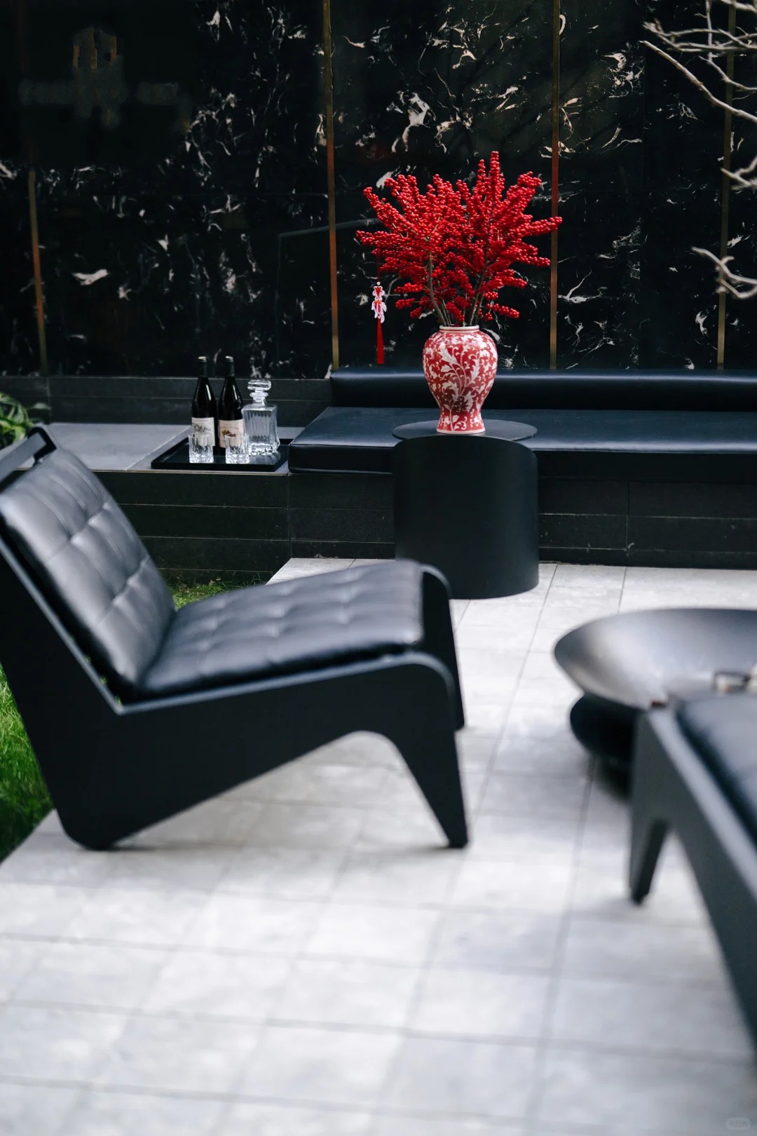 Bí kíp cắm đào đông đỏ chơi bền xuyên Tết 2026: Loài "trân châu đỏ" giúp gia chủ vượng khí, đỏ vận cả năm - Ảnh 2.