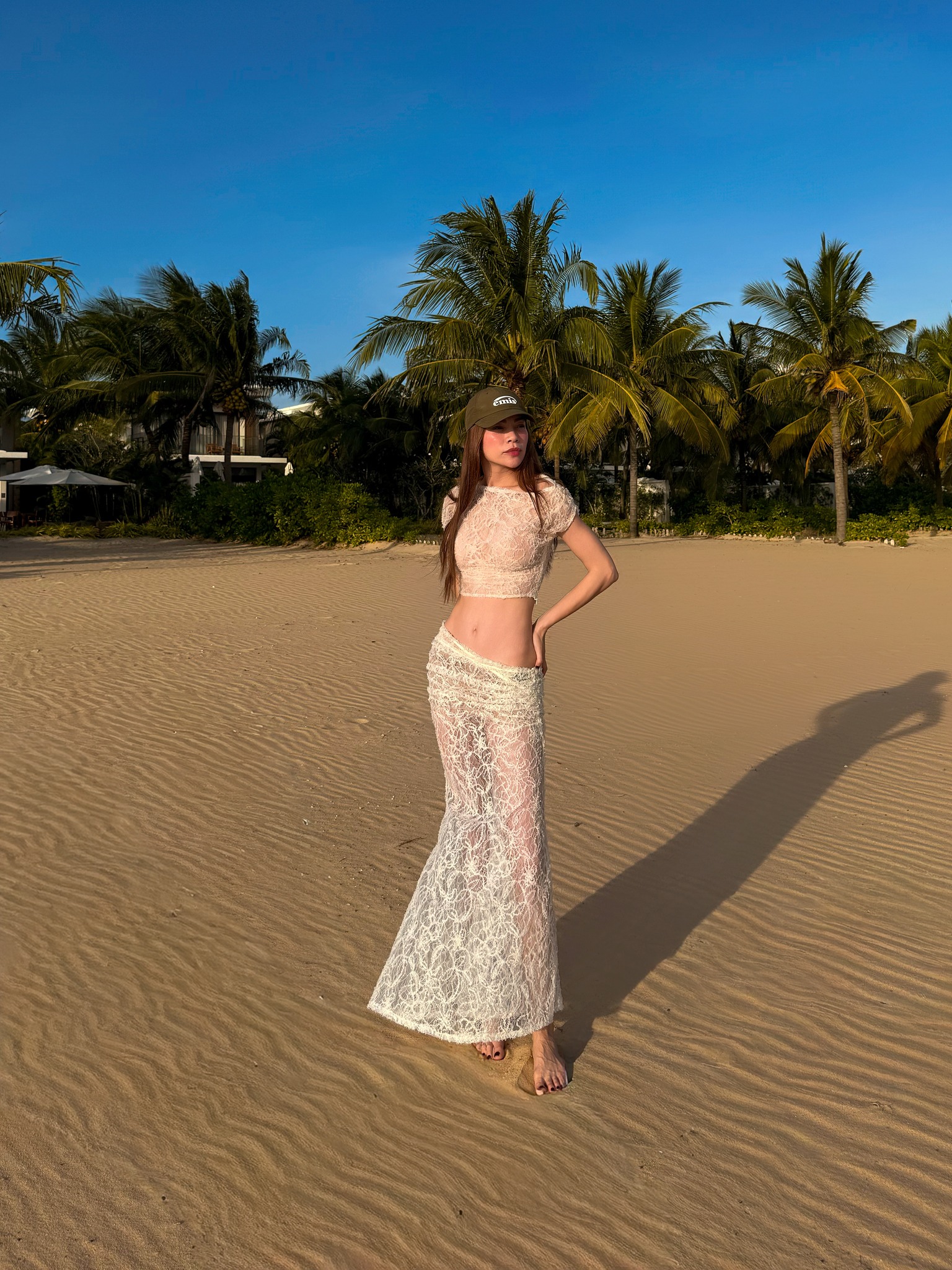 Hồ Ngọc Hà đẹp "phát sáng" trên sân khấu Miss Cosmo 2025, mẹ 3 con có kiểu ăn tiêu mỡ thế này còn lâu mới chịu già chịu xấu!- Ảnh 3.