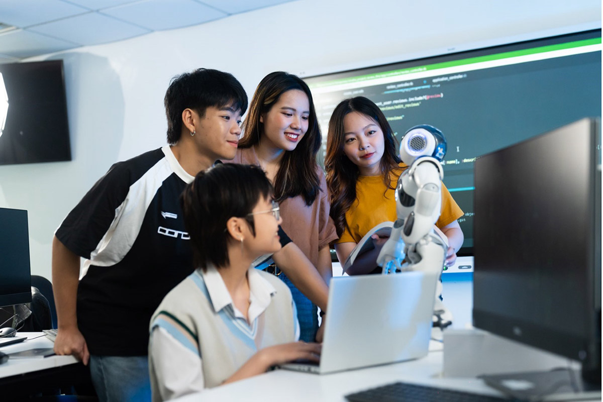 Nghề thuộc top 10 ngành tăng trưởng nhanh nhất đến 2030: Khát nhân lực 10 năm tới, lương lên tới 50 triệu đồng/tháng- Ảnh 2.