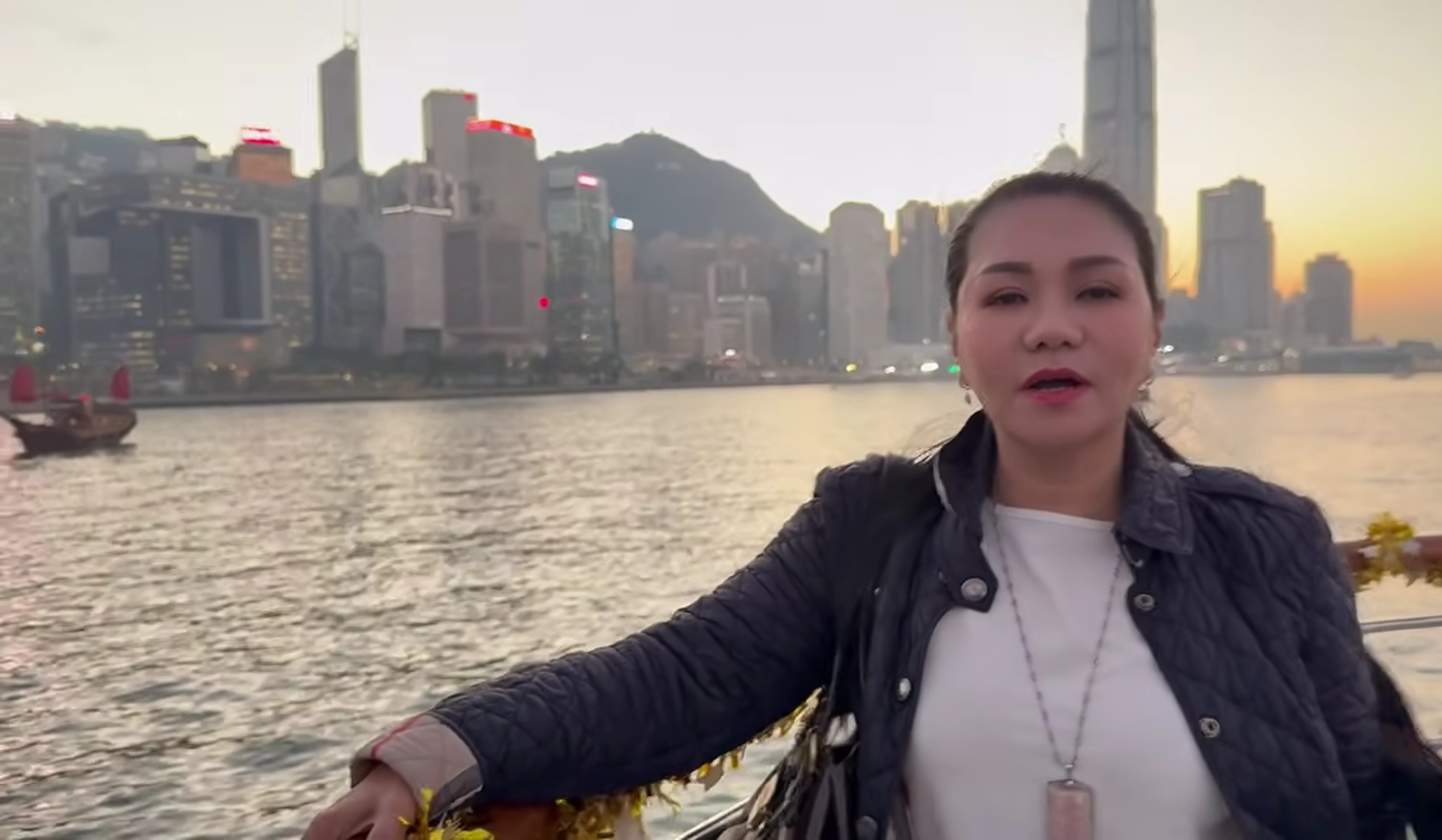 Nữ NSƯT là con dâu Thanh Tuyền kỷ niệm ngày cưới ở Hong Kong: "Mỗi ngày tôi ở một khách sạn"  - Ảnh 2.