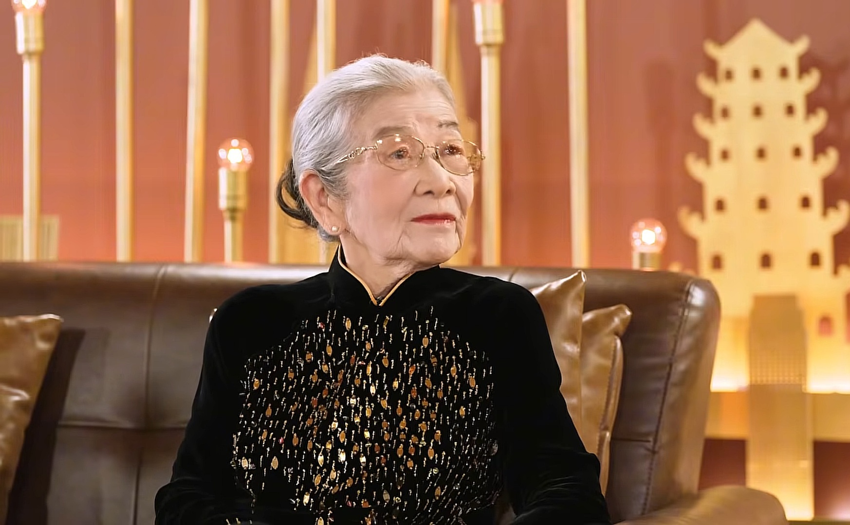 Nữ NSƯT miền Nam U100 vẫn chạy show Hà Nội, đàn em hoảng hồn vì gọi không được- Ảnh 1.