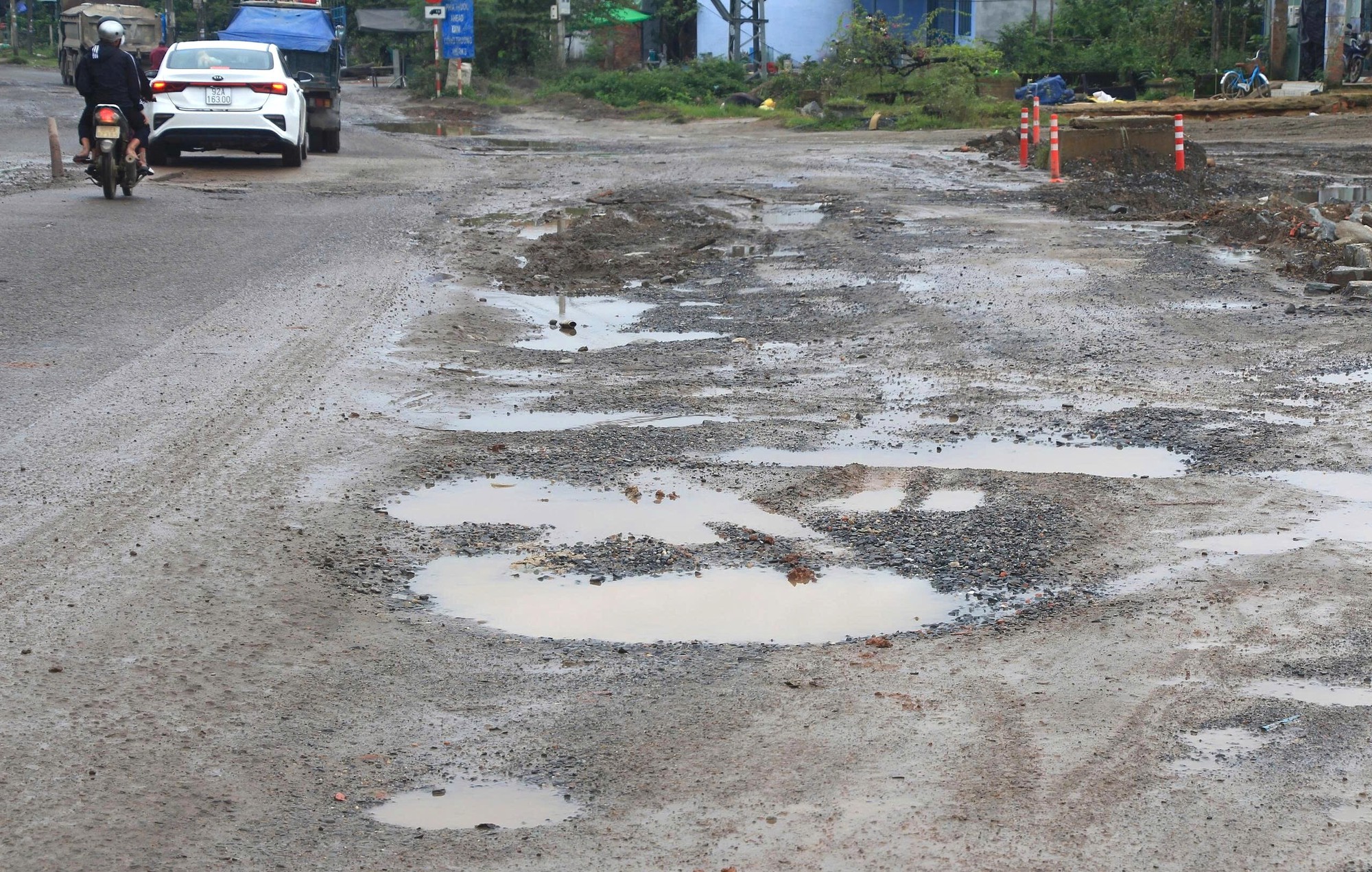 Quốc lộ 14B nát như tương, dân ngao ngán dự án cải tạo gần 780 tỷ thi công ì ạch- Ảnh 1.