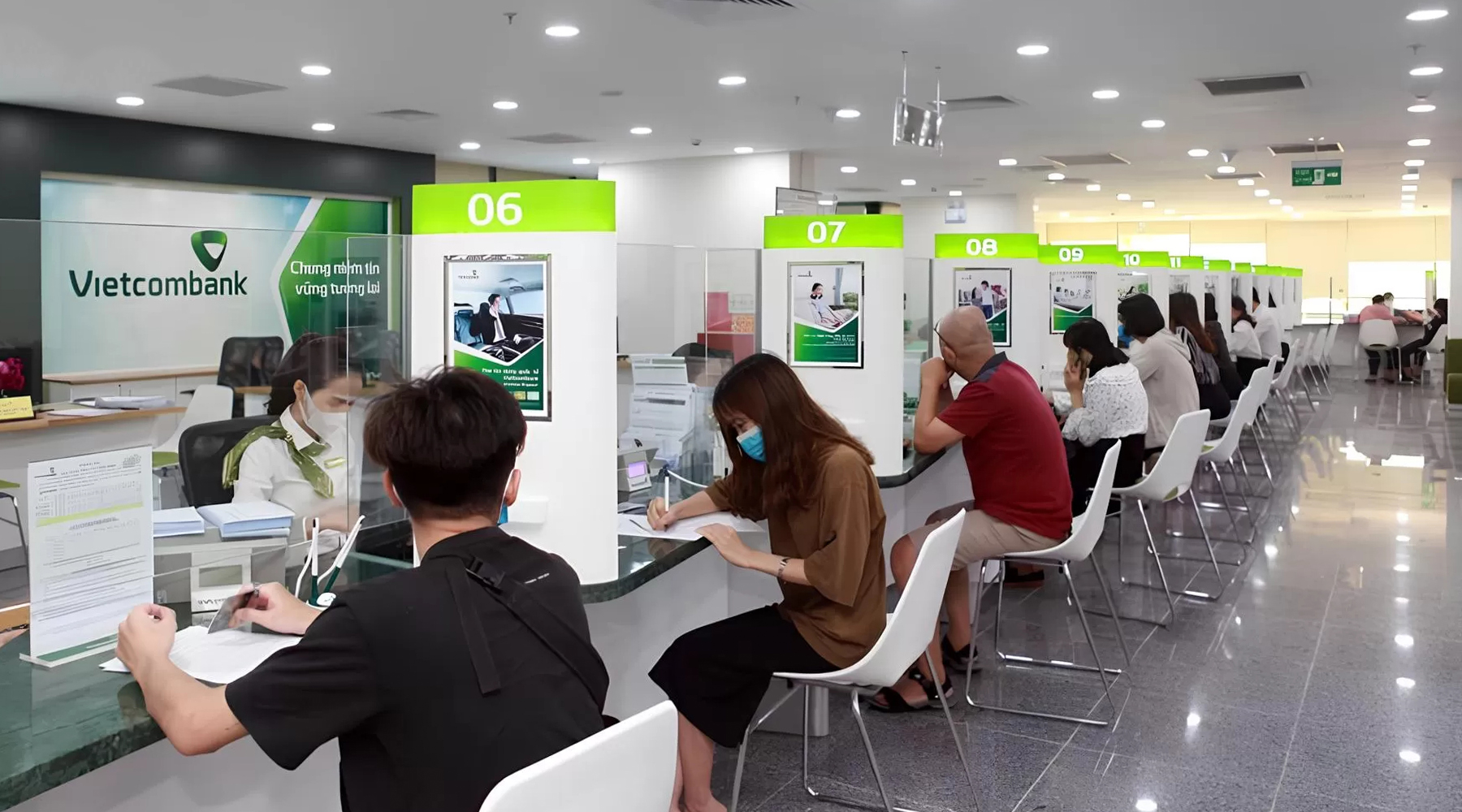 Từ 1/1/2026, Vietcombank, VietinBank, Agribank, BIDV... ngừng chấp nhận loại giấy tờ này, ai chưa cập nhật bị ngừng giao dịch rút tiền/ chuyển tiền- Ảnh 1.