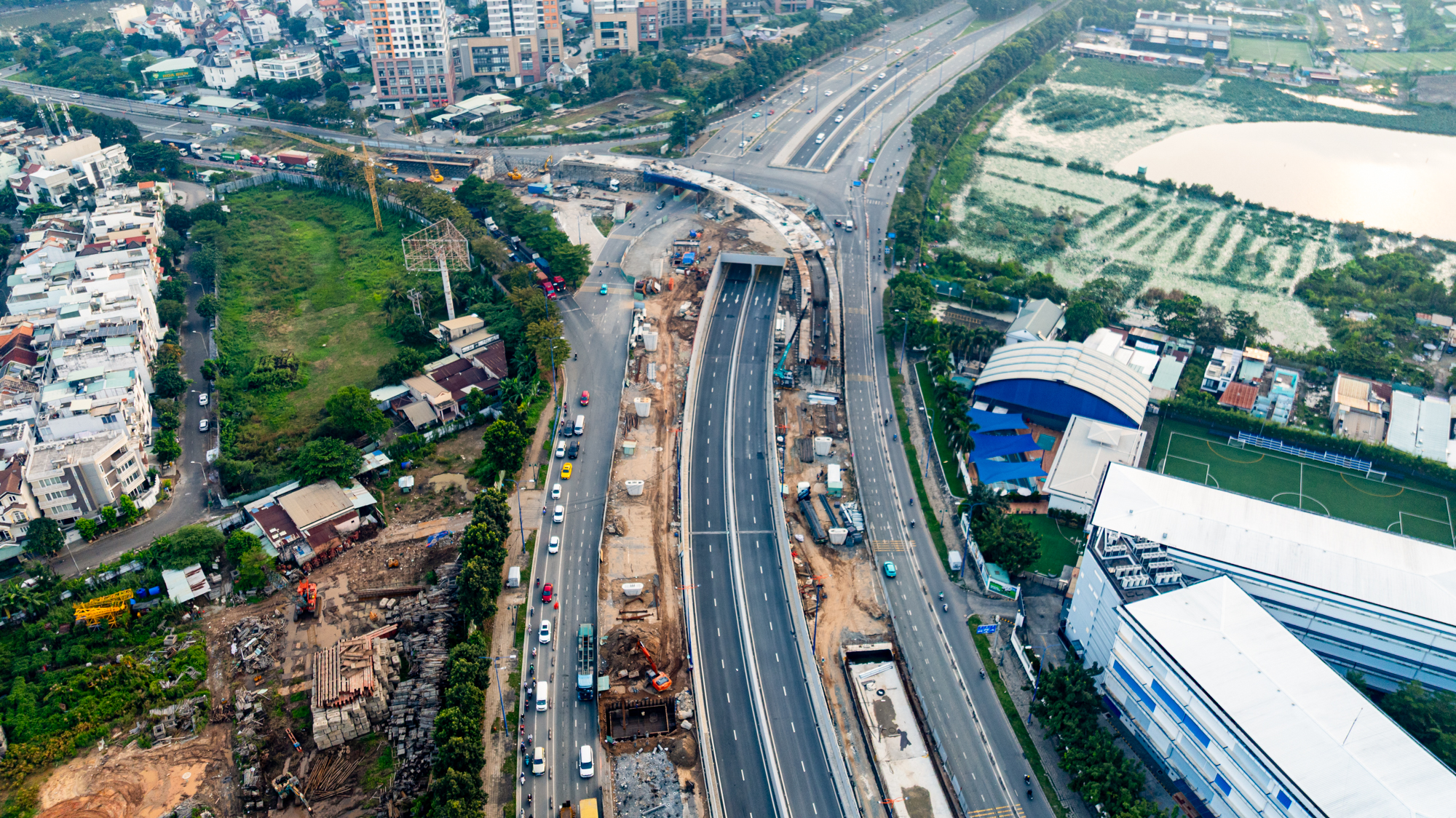 Khu vực sẽ là ga cuối của tuyến đường sắt cao tốc 67 tỷ USD: Cách trung tâm TP.HCM chỉ vài km, loạt dự án của Novaland Gamuda hưởng lợi - Ảnh 3.