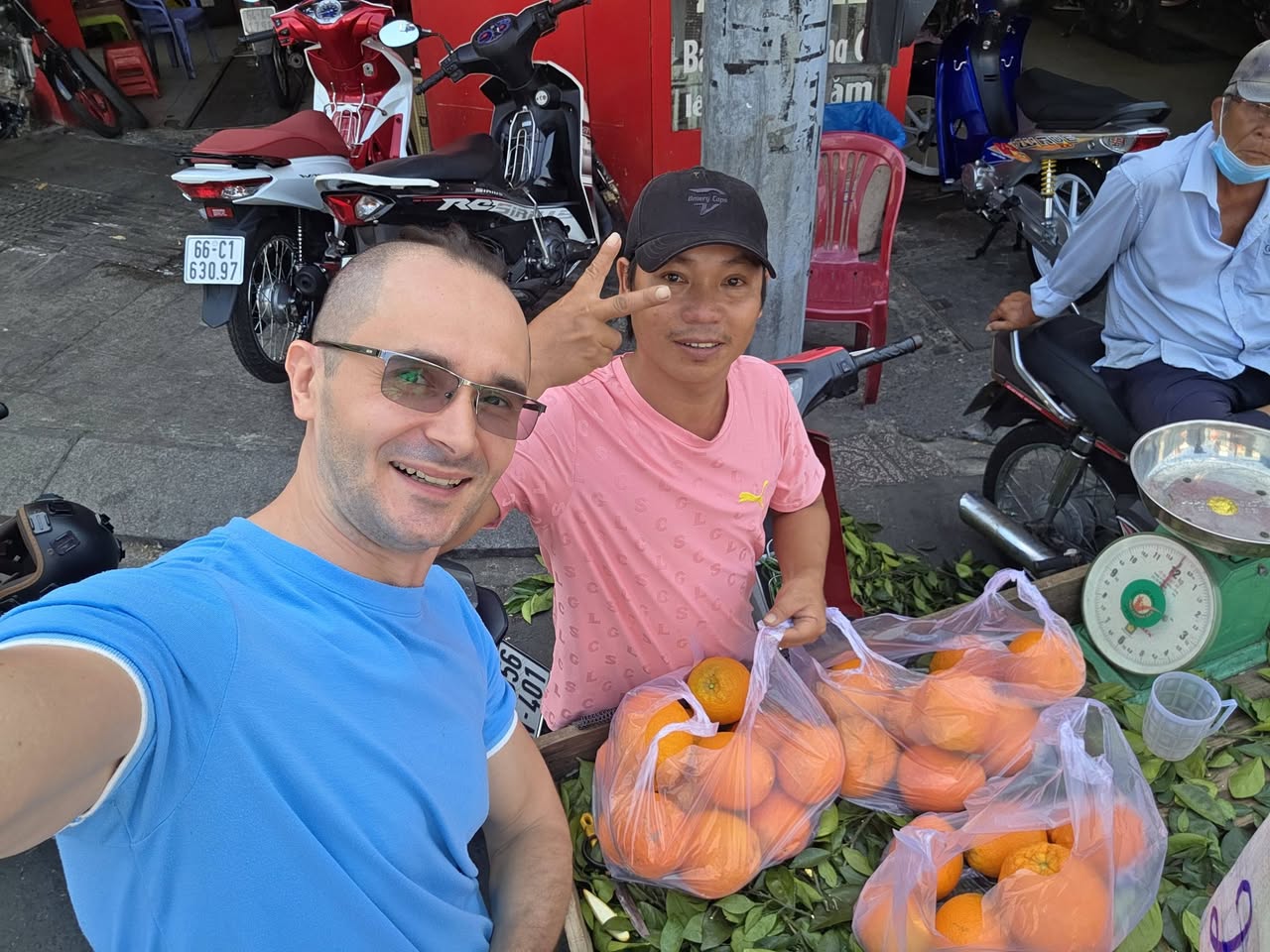 Khách Tây nằng nặc mua hết xe chở cam có biển 37, đòi bán lại giá gấp đôi vì lý do không ai ngờ tới- Ảnh 1.