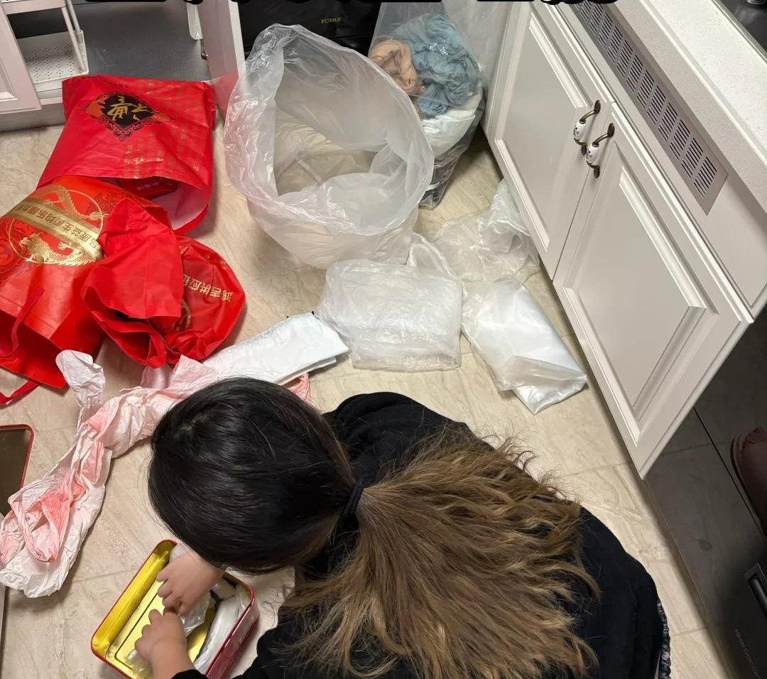 Thức tỉnh ở tuổi trung niên: 10 việc nhà chính chúng ta tự tạo ra - bỏ đi là thấy cuộc sống nhẹ hẳn- Ảnh 7.