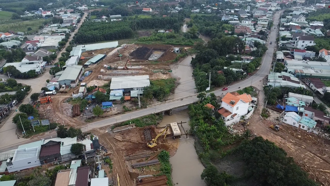 TPHCM: Dự án thoát nước bị "đứng hình" vì hàng chục hộ dân không chịu bàn giao mặt bằng - Ảnh 1.