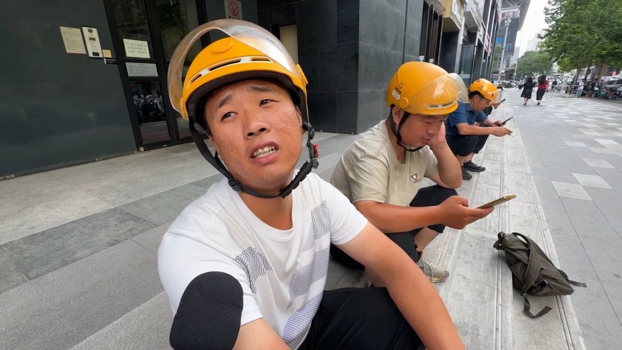 Phận đời 12 triệu shipper: Làm 14 tiếng/ngày nhưng chỉ đủ sống, đi giao đồ nhưng phải đánh cuộc sức khỏe và phẩm giá- Ảnh 2.