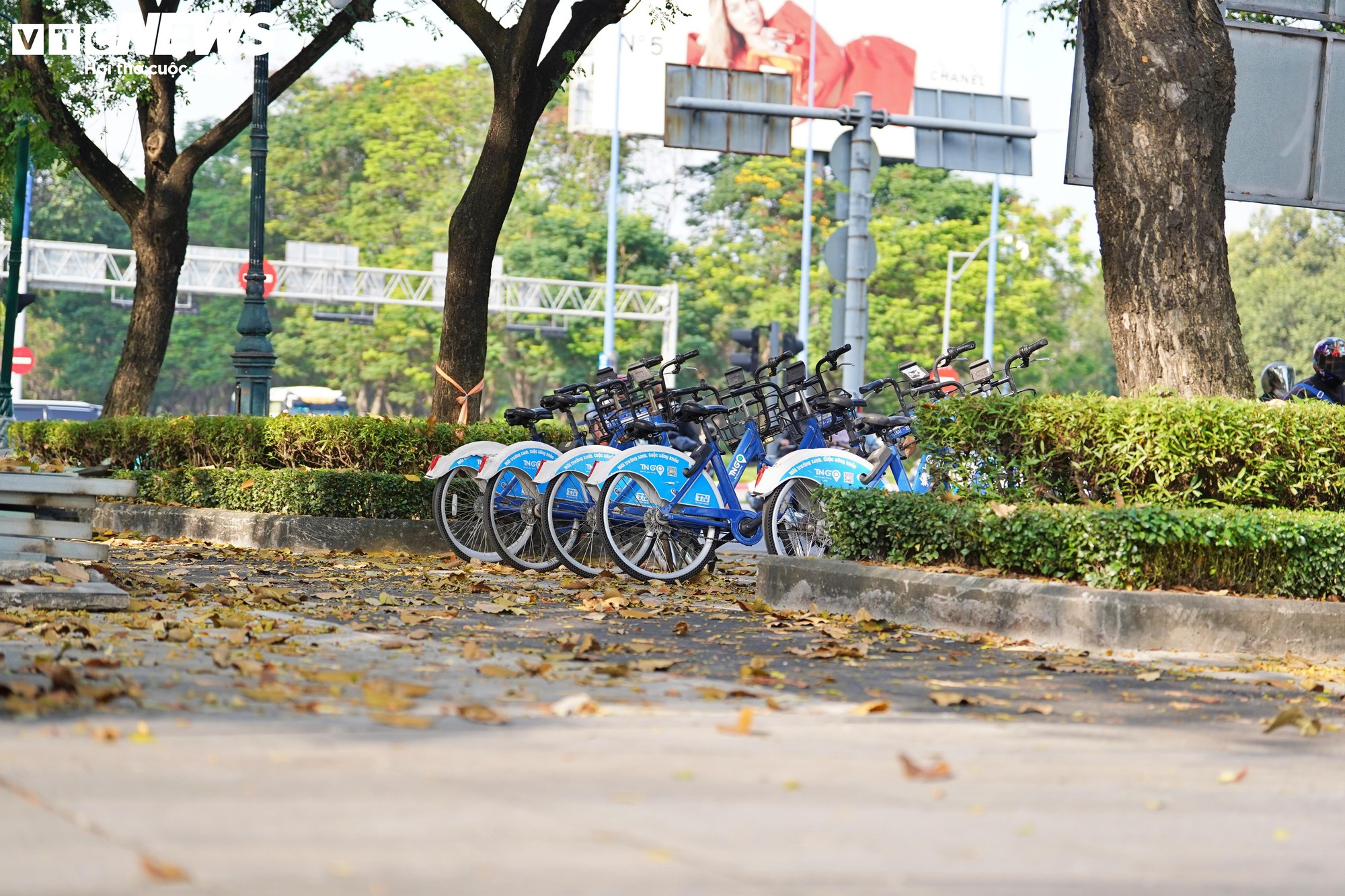 Cận cảnh đường dành riêng cho xe đạp đầu tiên ở TP.HCM trước ngày về đích- Ảnh 9.