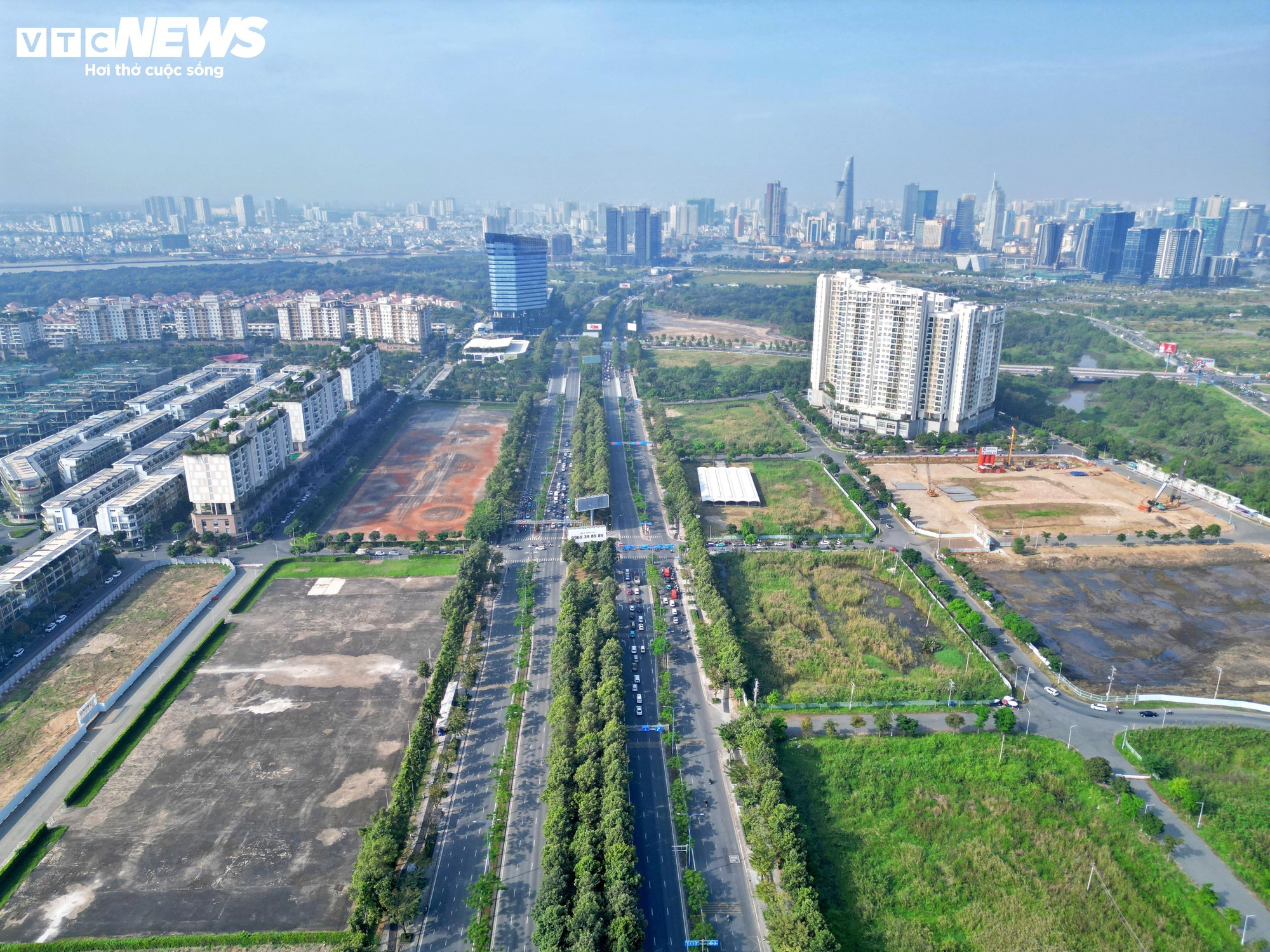 Cận cảnh đường dành riêng cho xe đạp đầu tiên ở TP.HCM trước ngày về đích- Ảnh 1.