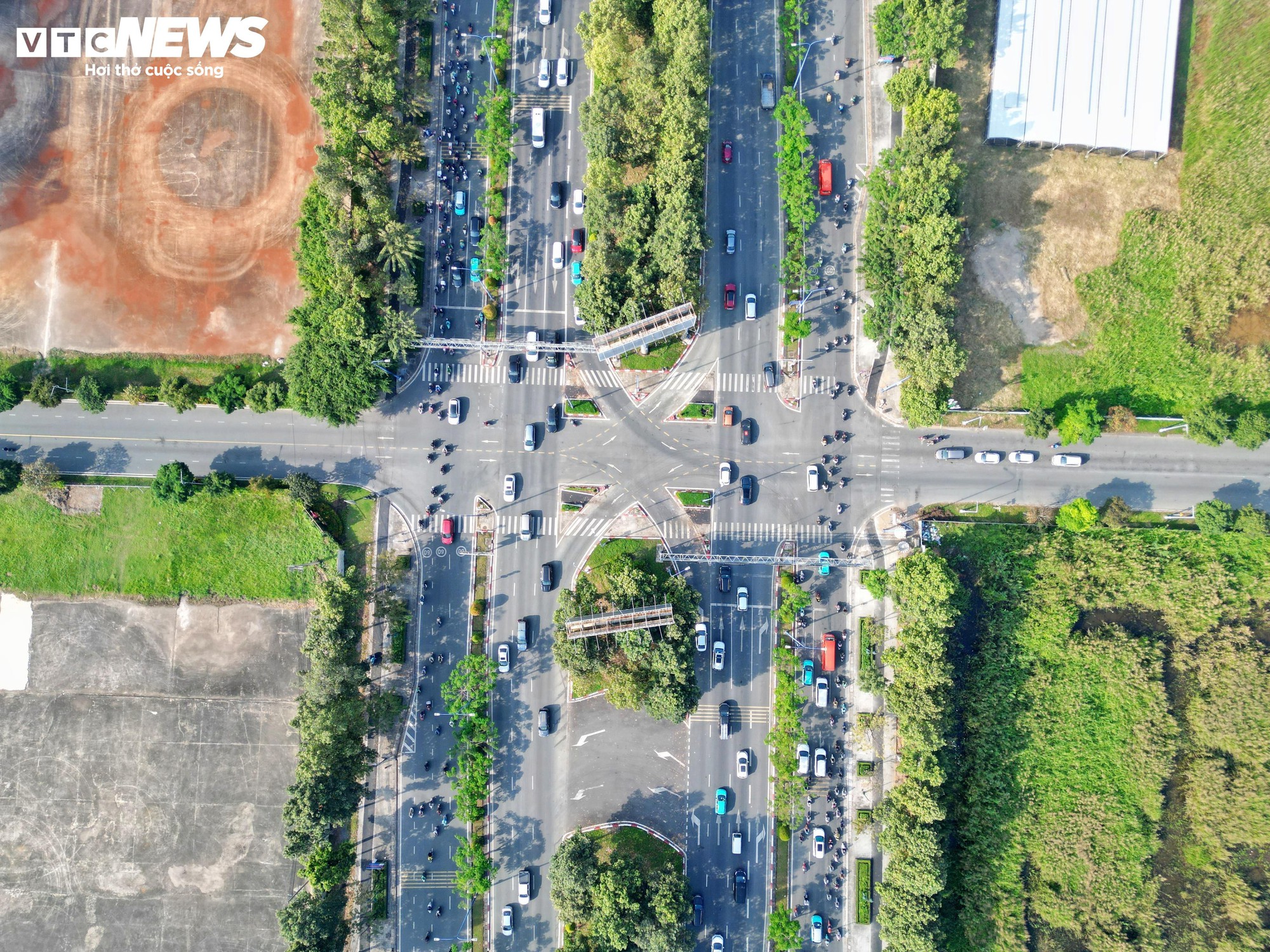 Cận cảnh đường dành riêng cho xe đạp đầu tiên ở TP.HCM trước ngày về đích- Ảnh 12.