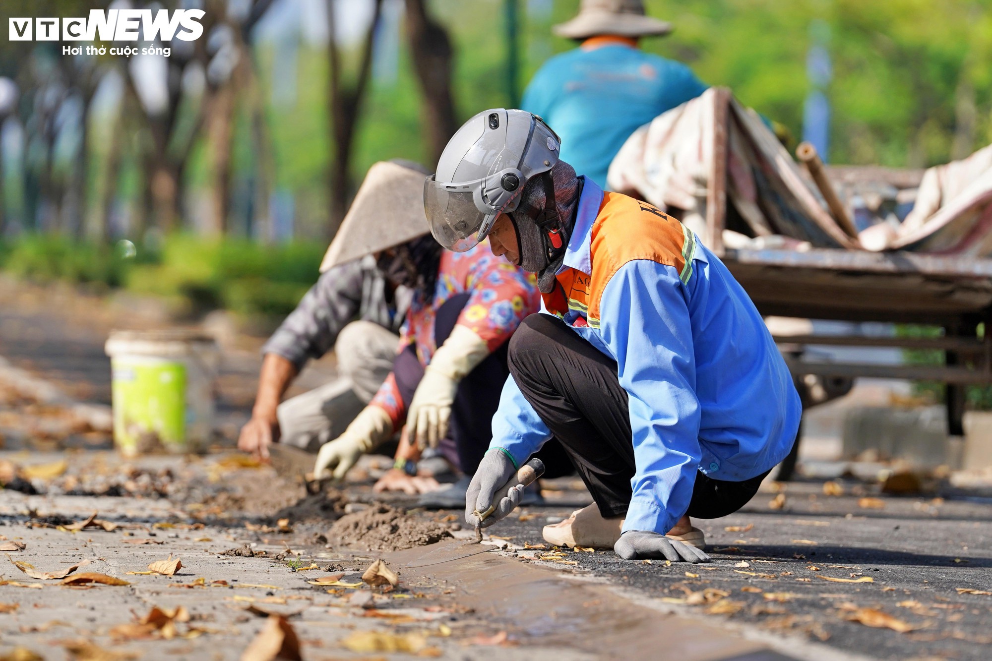 Cận cảnh đường dành riêng cho xe đạp đầu tiên ở TP.HCM trước ngày về đích- Ảnh 3.
