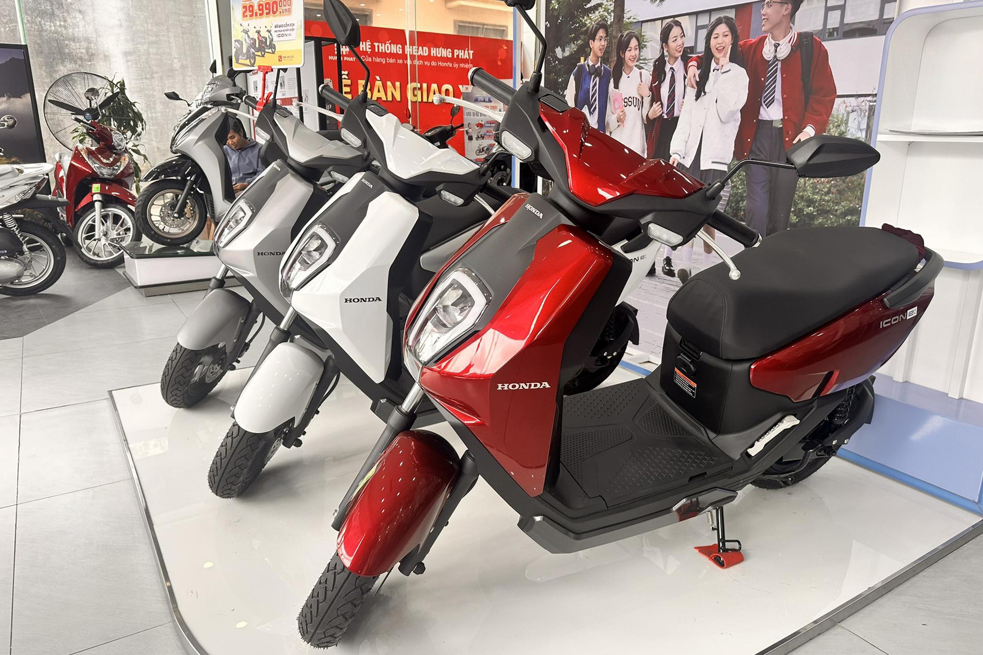 Honda ICON e: giảm giá kỷ lục tại đại lý: Thực tế còn 17 triệu đồng, rẻ hơn cả Wave, đầy điện đủ chạy Hà Nội - Ninh Bình- Ảnh 2.