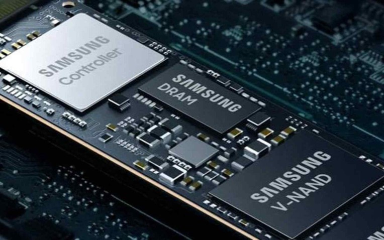 Giá chip nhớ tăng cao, Samsung lập tức thưởng "đẫm" cho nhân viên mảng bán dẫn- Ảnh 1.