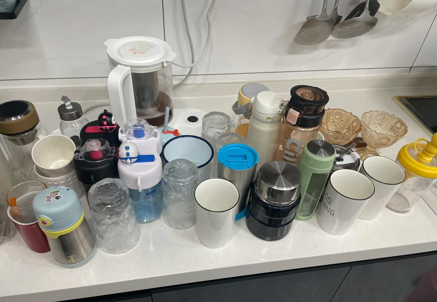 Thức tỉnh ở tuổi trung niên: 10 việc nhà chính chúng ta tự tạo ra - bỏ đi là thấy cuộc sống nhẹ hẳn - Ảnh 10.