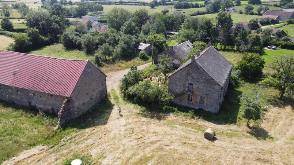 Đôi bạn thân U40 rủ nhau nghỉ hưu sớm, bỏ 2,3 tỷ mua lại cả 1 ngôi làng để cải tạo: "Ở đây chúng tôi có tất cả, chỉ thiếu đúng 1 thứ" - Ảnh 5.