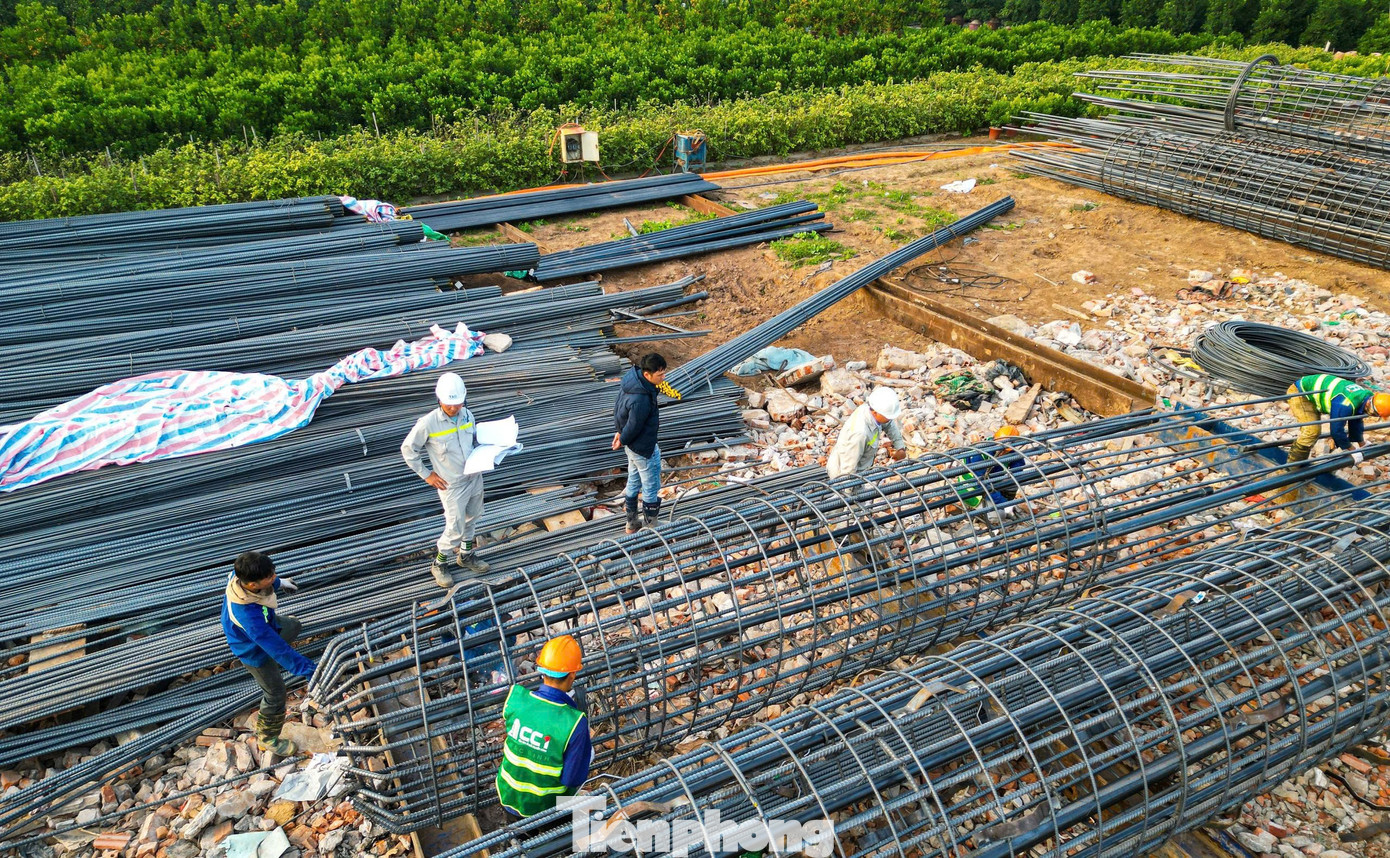 Toàn cảnh công trường thi công cầu Mễ Sở rộng 4 làn xe nối Hà Nội - Hưng Yên.- Ảnh 5.