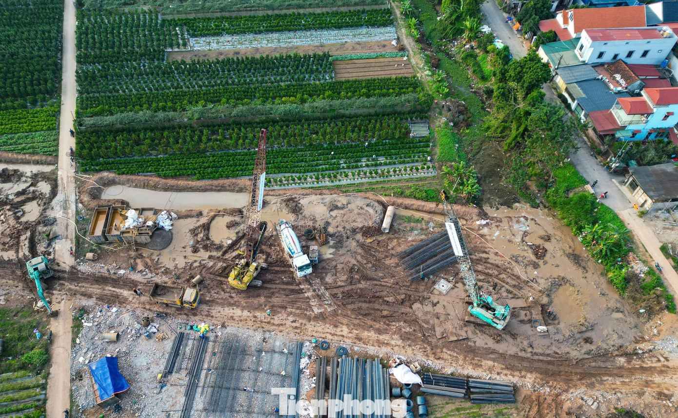 Toàn cảnh công trường thi công cầu Mễ Sở rộng 4 làn xe nối Hà Nội - Hưng Yên.- Ảnh 7.