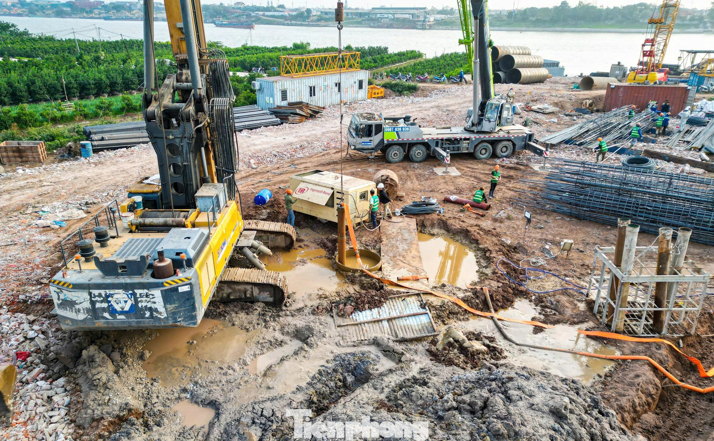 Toàn cảnh công trường thi công cầu Mễ Sở rộng 4 làn xe nối Hà Nội - Hưng Yên.- Ảnh 9.