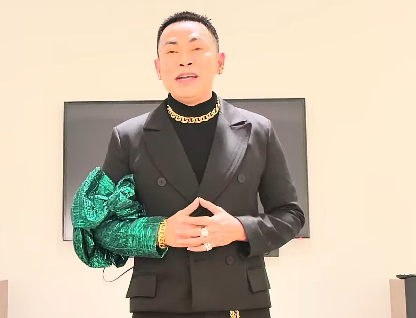 Nam ca sĩ nổi danh hải ngoại bán mỗi tour 2 tỷ đồng- Ảnh 1.