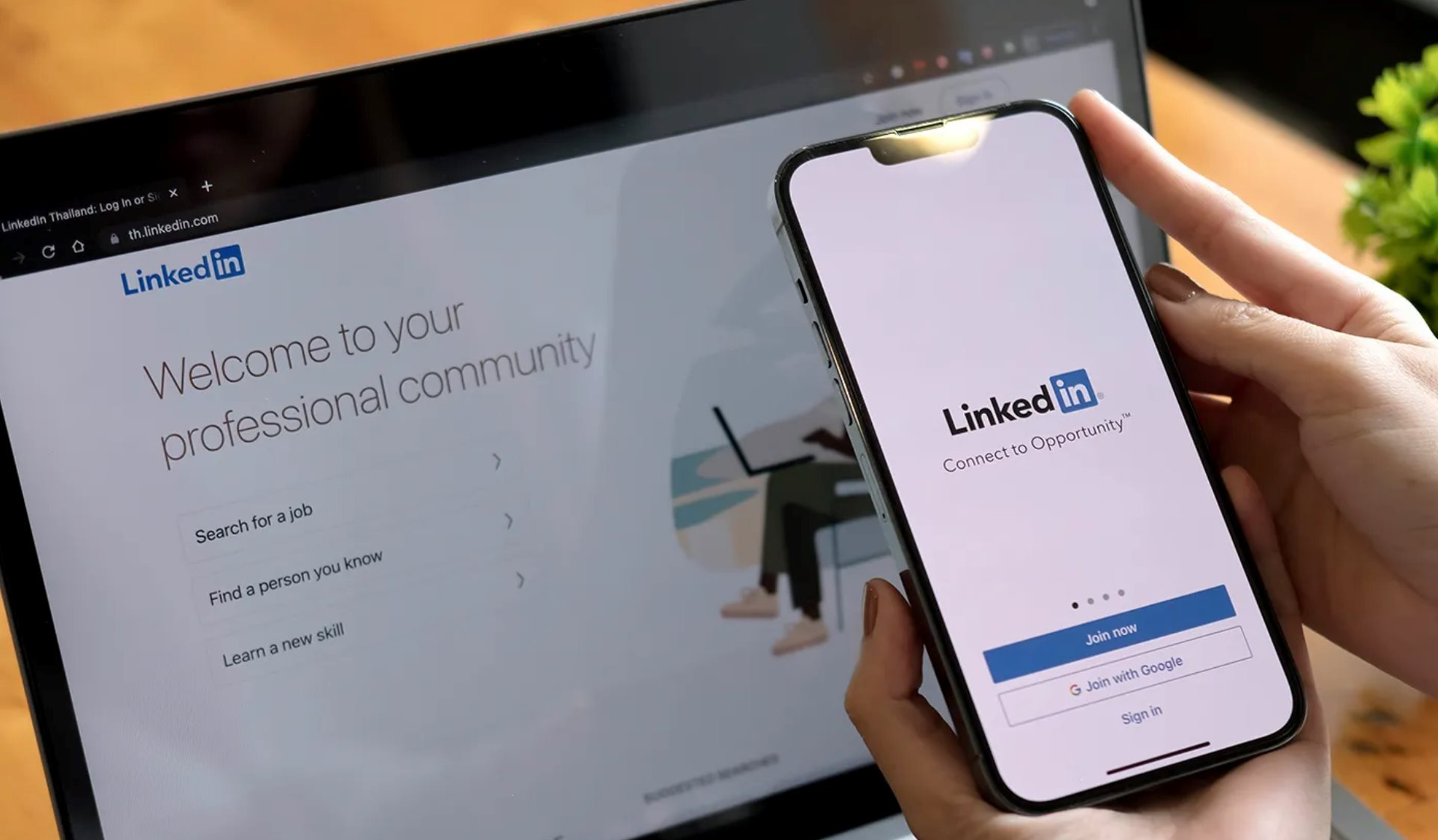 Vấn nạn lừa đảo xuyên biên giới tại LinkedIn: Nửa năm ghi nhận 80 triệu tài khoản giả mạo, có nạn nhân thiệt hại hơn 650 triệu đồng- Ảnh 1.