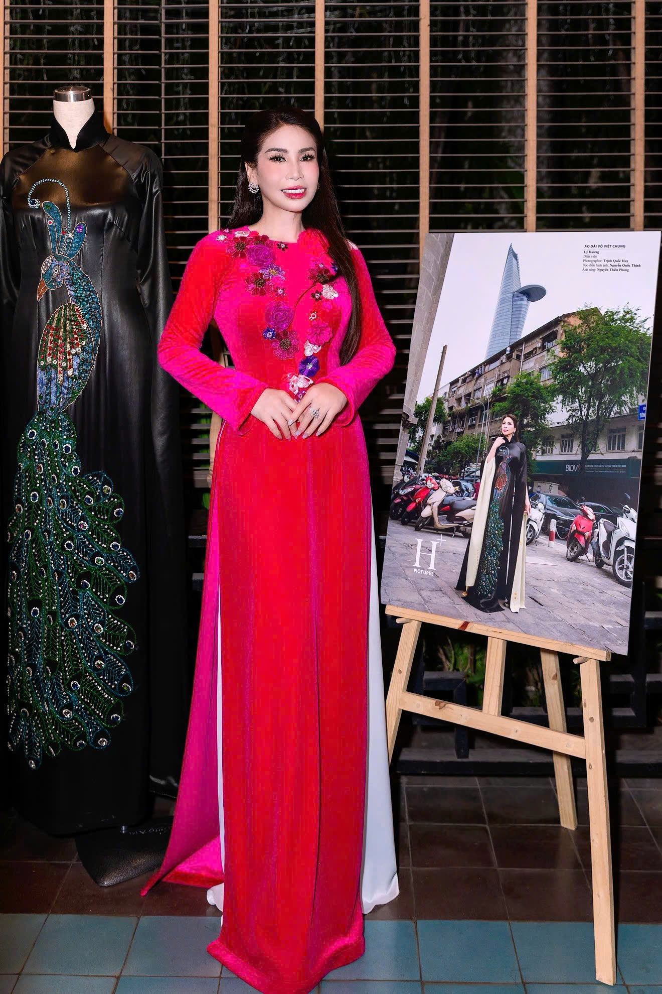 Lý Hương tỏa sáng trên sàn diễn áo dài, mẹ ruột và con gái theo sát cổ vũ- Ảnh 7.