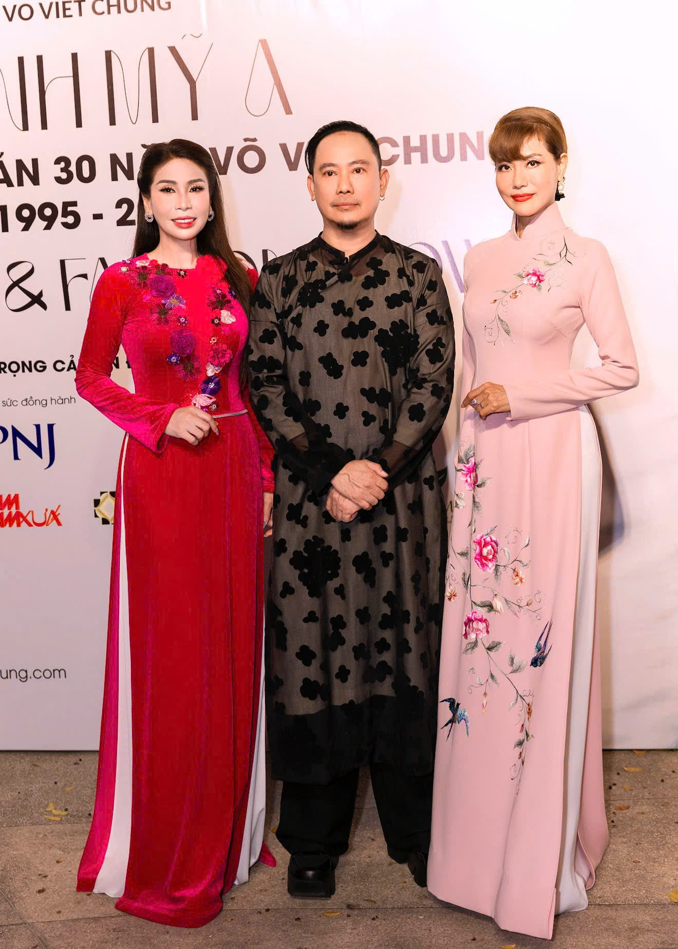 Lý Hương tỏa sáng trên sàn diễn áo dài, mẹ ruột và con gái theo sát cổ vũ- Ảnh 6.