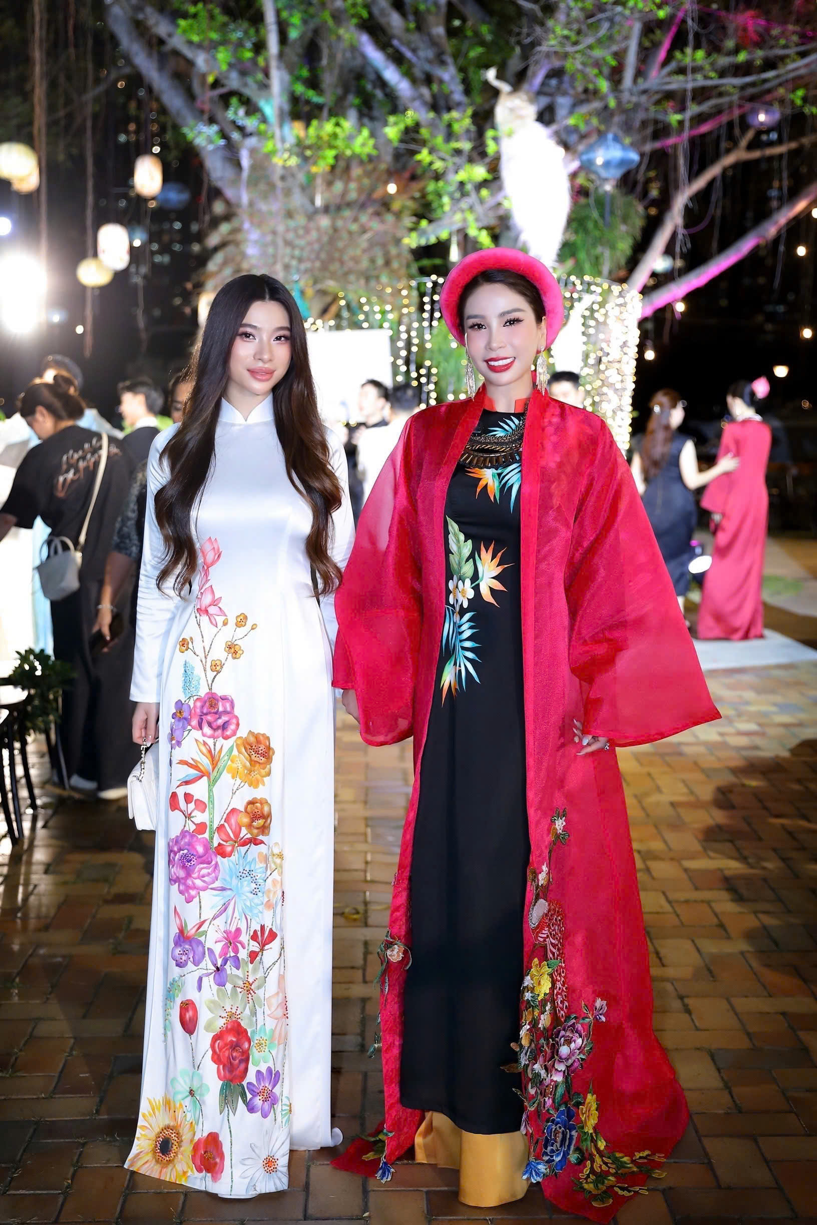 Lý Hương tỏa sáng trên sàn diễn áo dài, mẹ ruột và con gái theo sát cổ vũ- Ảnh 8.