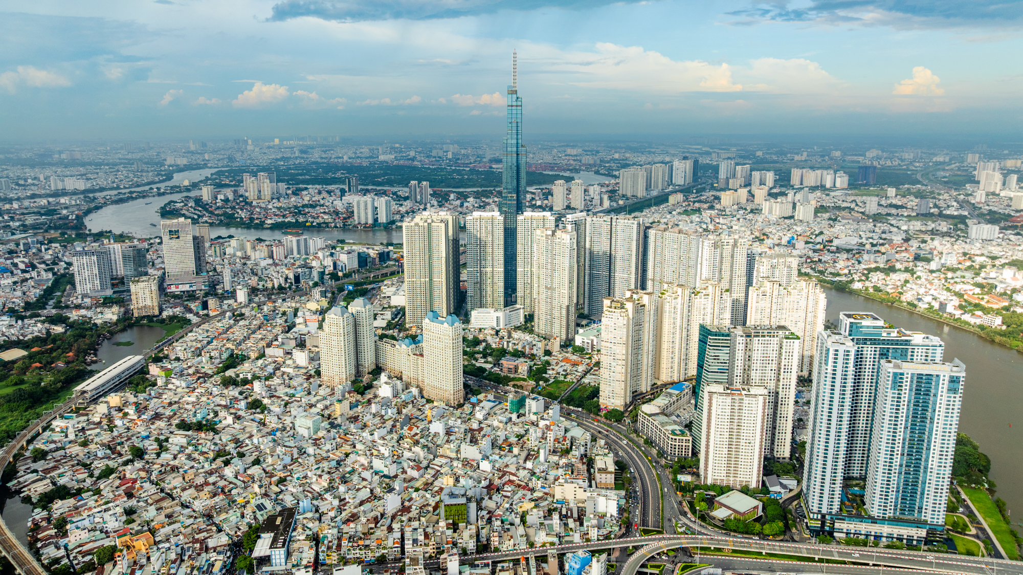 Cảnh đối lập của 2 dự án có tiền sử dụng đất lớn nhất TP.HCM: Vinhomes đóng 27.000 tỷ và triển khai thần tốc, Lotte chưa thi công - Ảnh 1.