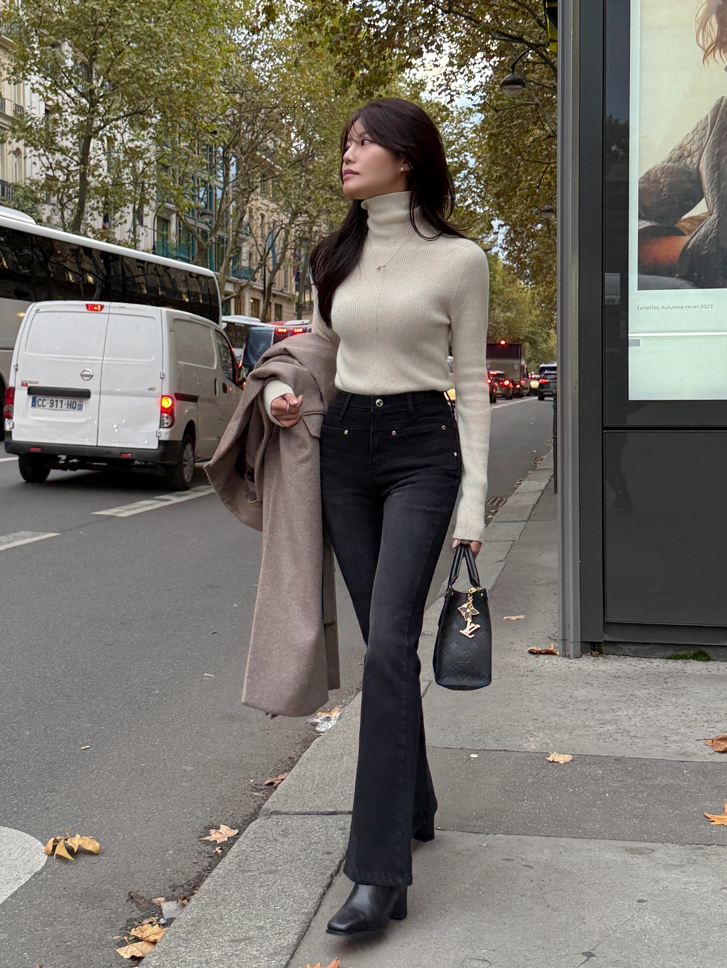 Đồ tối màu "mang tiếng" là già nhưng 5 item này thì không, càng mặc nhiều style càng sang - Ảnh 9.