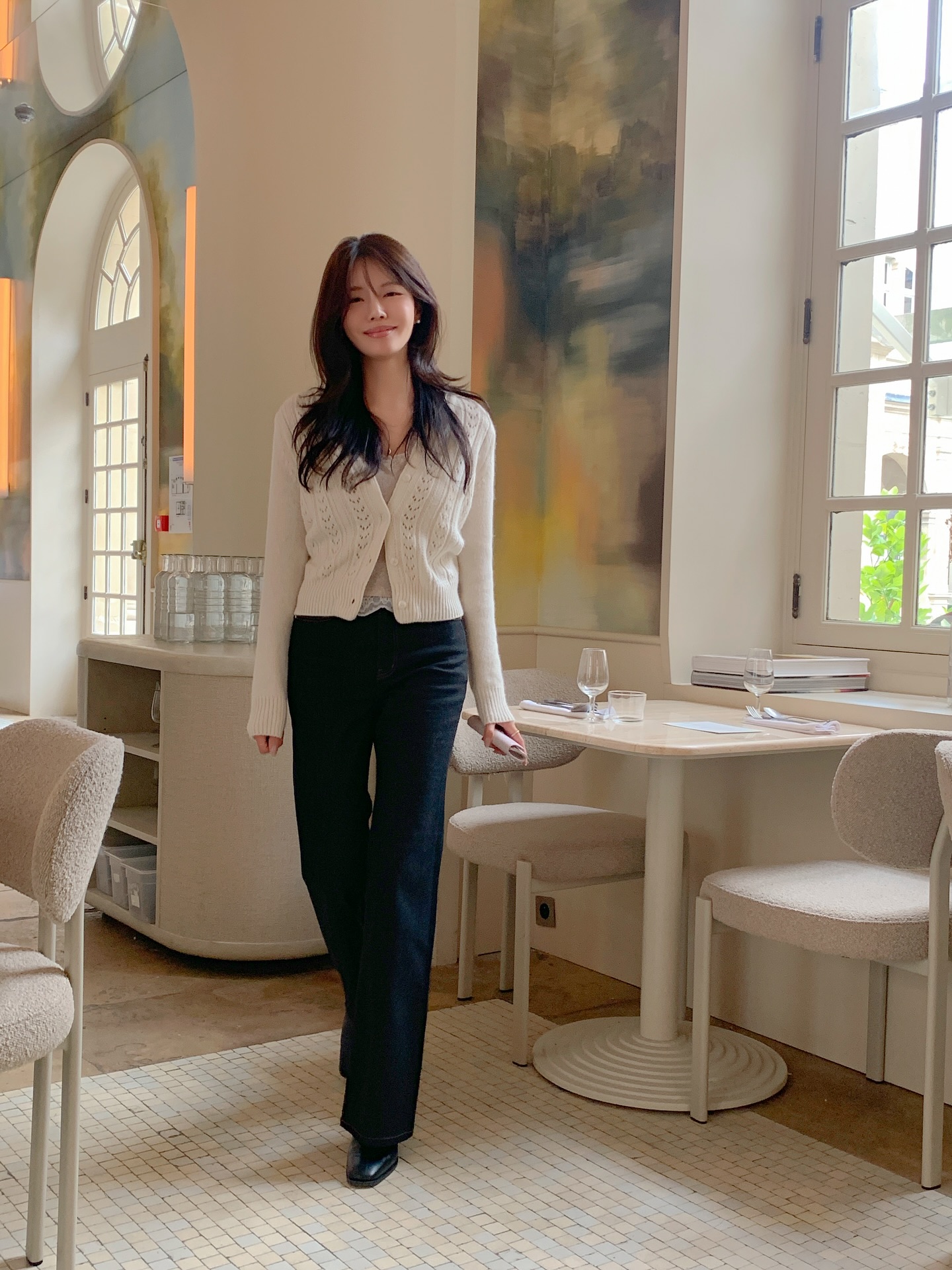 Đồ tối màu "mang tiếng" là già nhưng 5 item này thì không, càng mặc nhiều style càng sang - Ảnh 10.