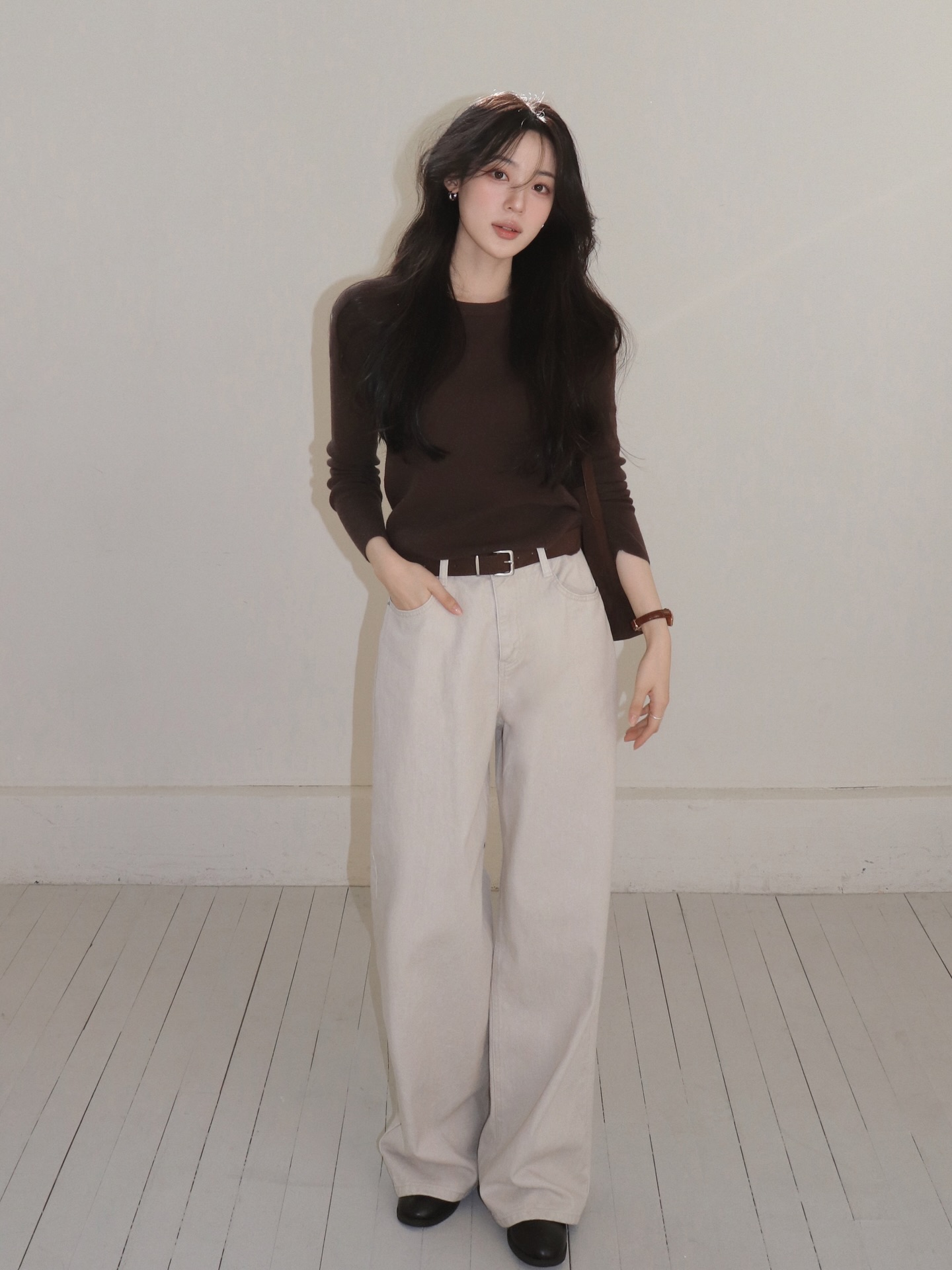 2 kiểu quần dài đang "hot" bùng nổ: Màu sắc sang trọng, mặc lên nhìn trẻ hơn hẳn quần đen - Ảnh 9. 2 kiểu quần dài đang "hot" bùng nổ: Màu sắc sang trọng, mặc lên nhìn trẻ hơn hẳn quần đen - Ảnh 9.