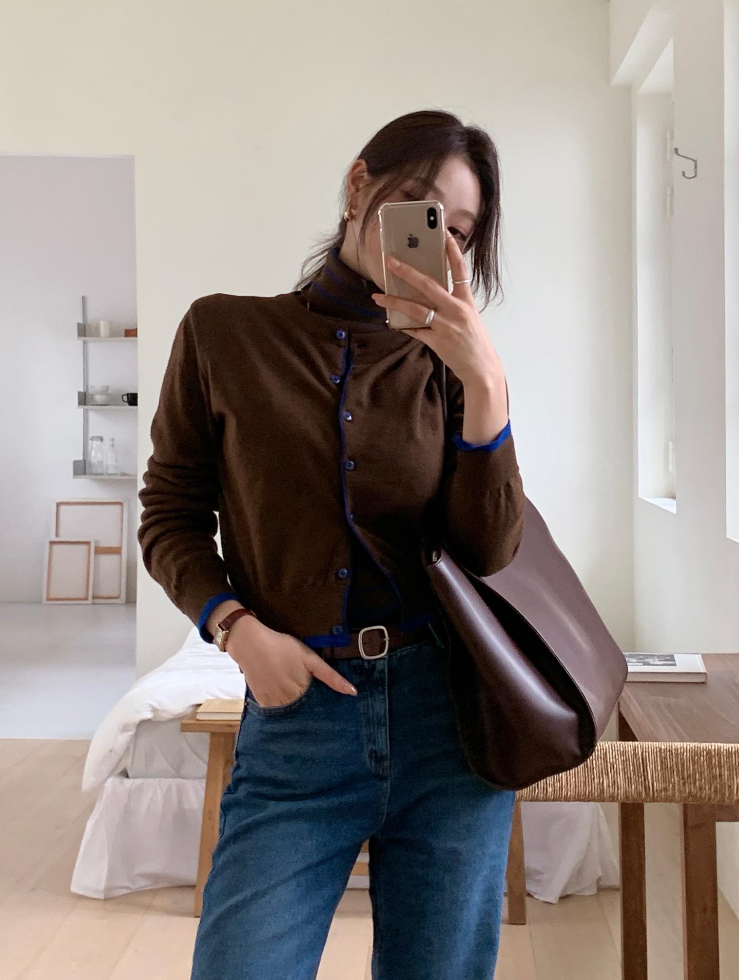 Đồ tối màu "mang tiếng" là già nhưng 5 item này thì không, càng mặc nhiều style càng sang - Ảnh 3.