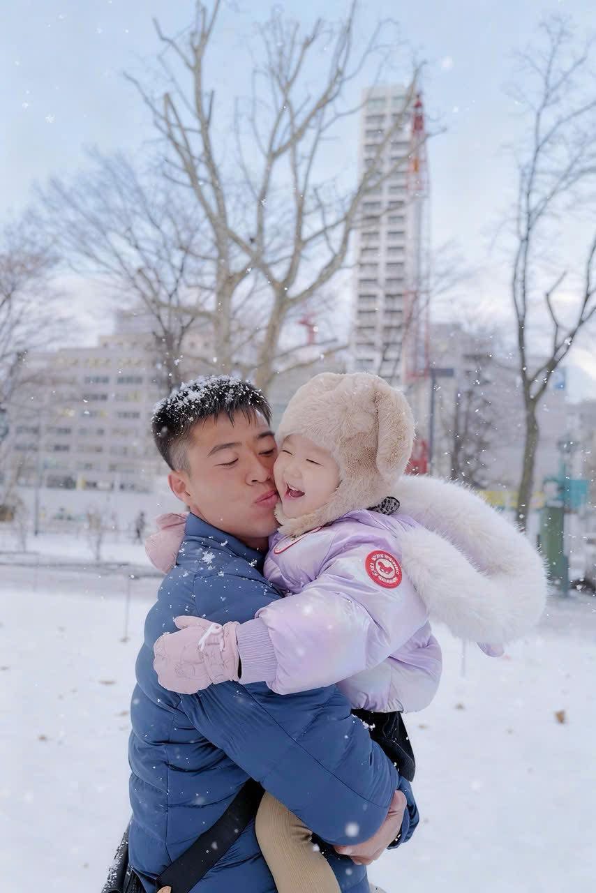 Duy Mạnh đưa ái nữ cựu chủ tịch CLB Sài Gòn đi ngắm tuyết, tung bộ ảnh cực tình, visual ai cũng đỉnh- Ảnh 4.