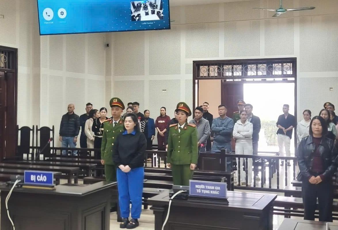 Bùi Thị Nhan lừa đảo ngân hàng 31 tỉ đồng , nhận án 22 năm tù giam - Ảnh 1.